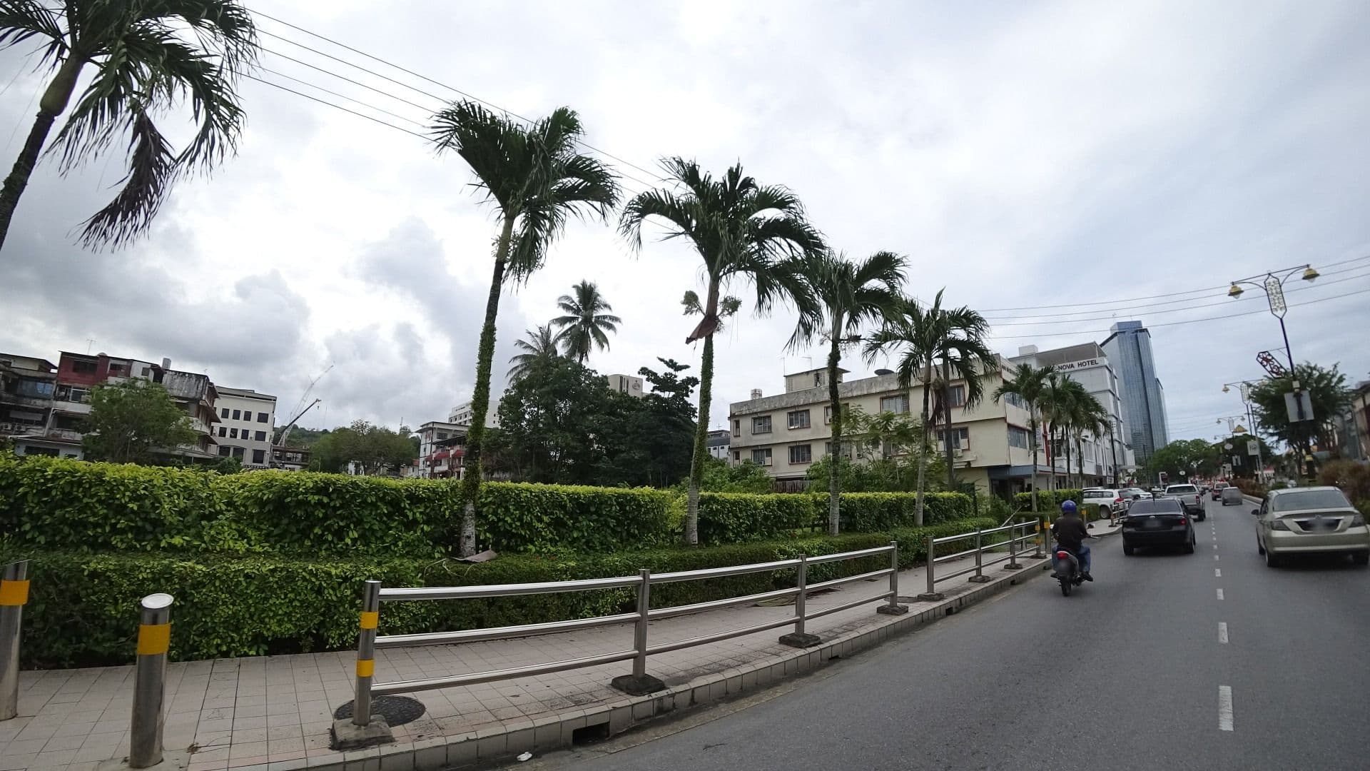 Street view near City Rise Hotel, Miri