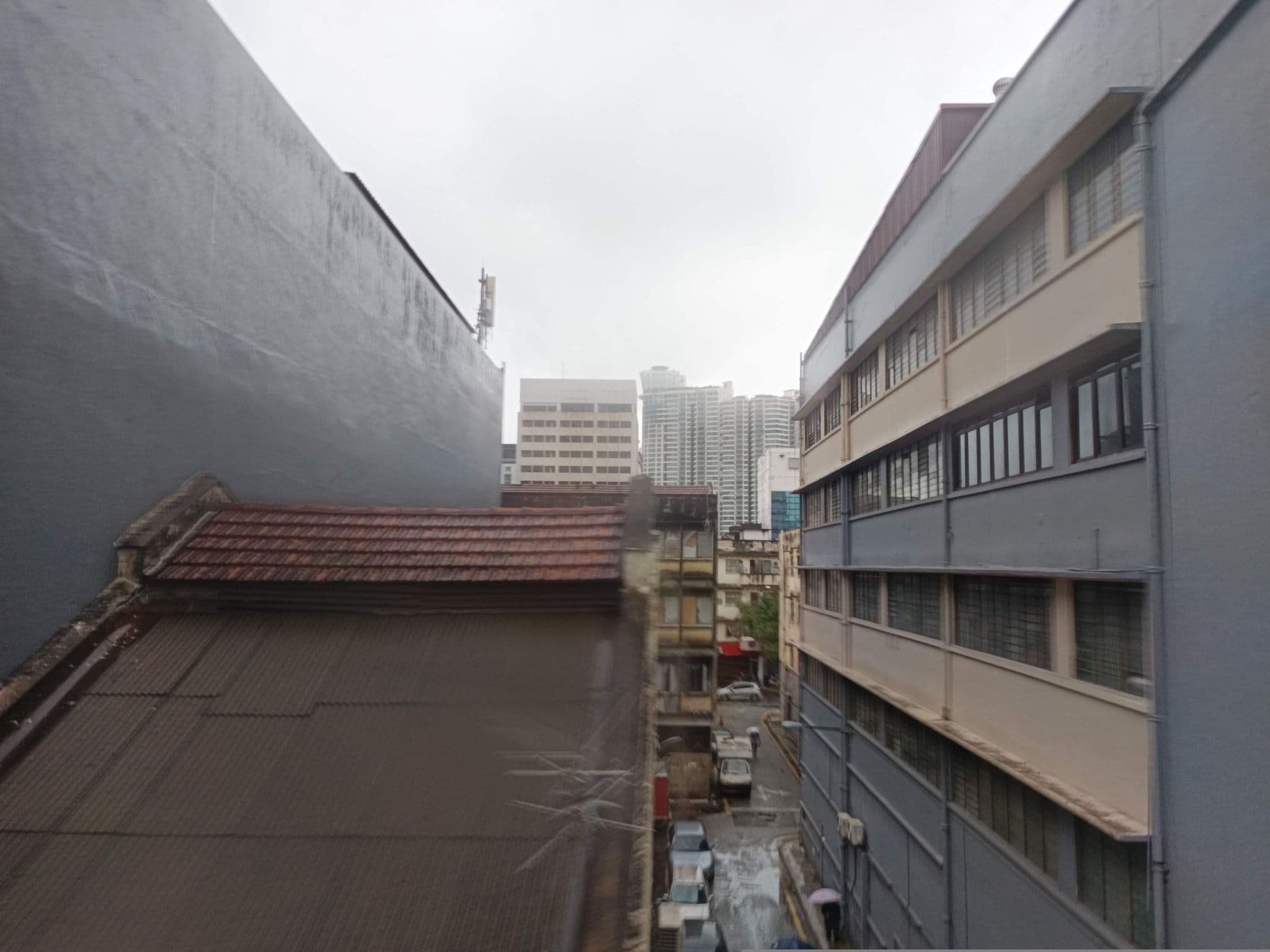 Street view near Hotel East Riverine, Kampung Baru — © YikQin (CC BY-SA · Mapillary)
