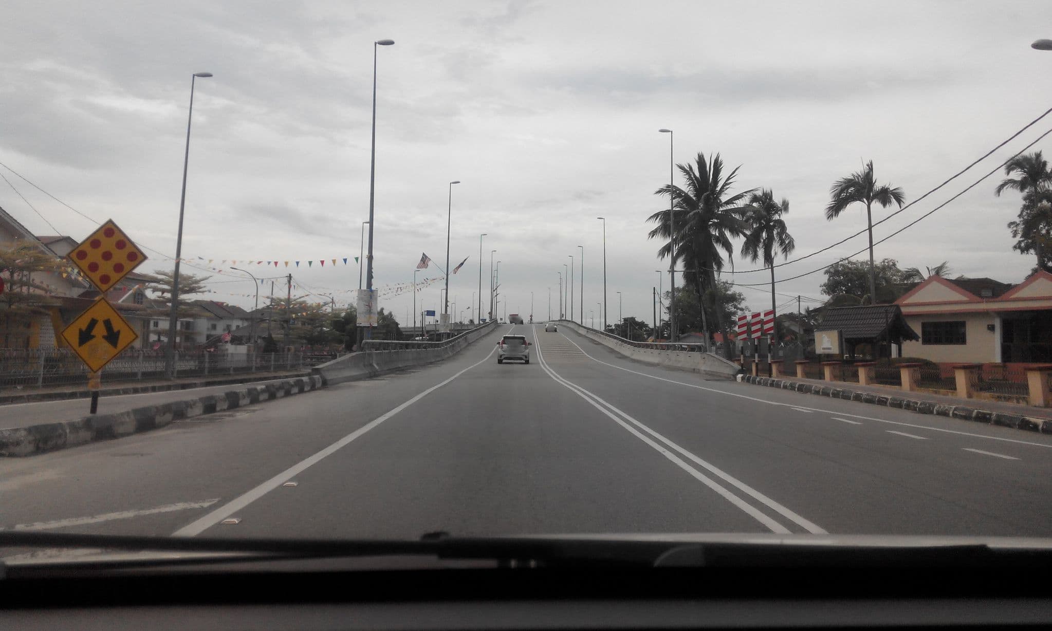 Street view near Bunga Raya Resort, Parit Buntar — © faezahyusof (CC BY-SA · Mapillary)