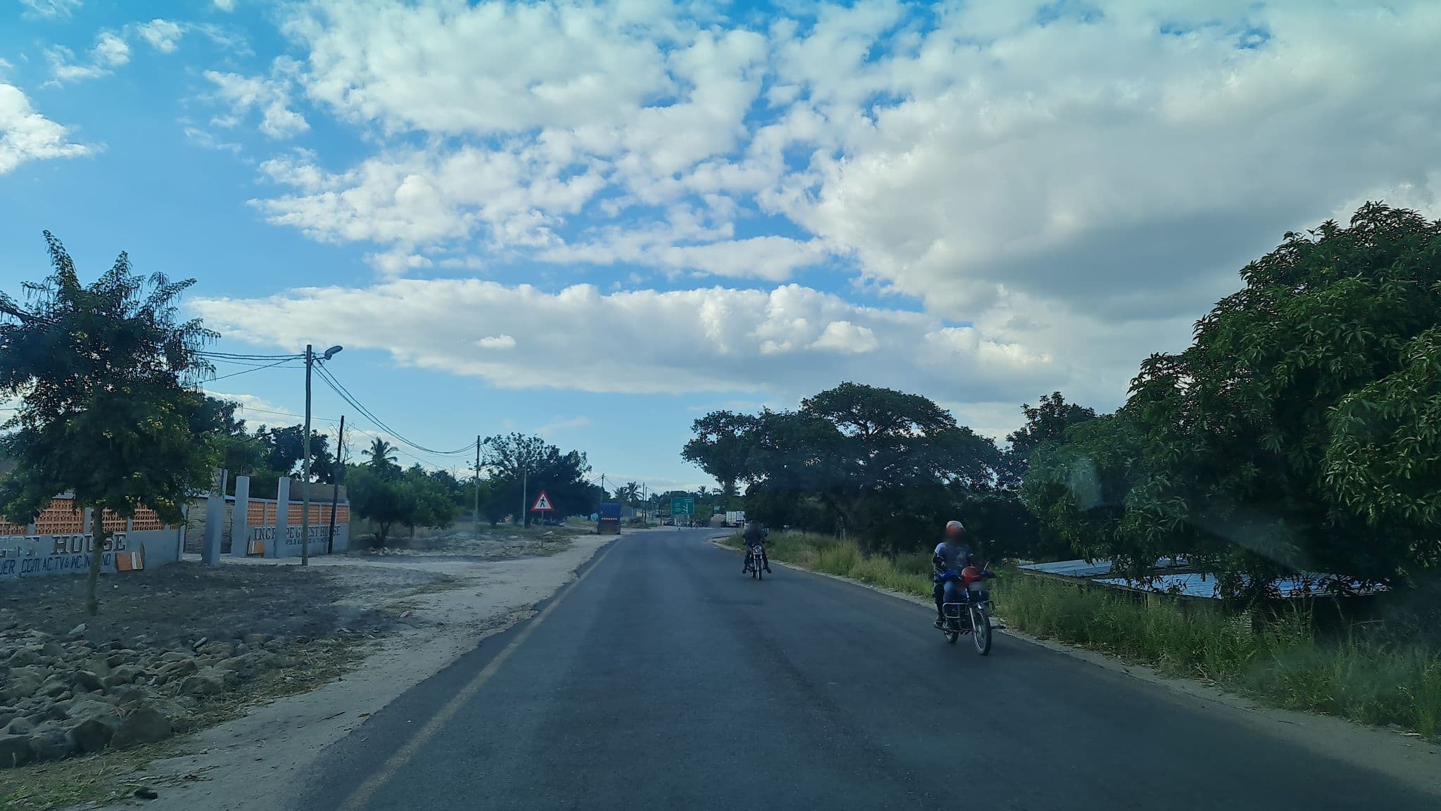 Street view near Inchope Guest House, Nhamatanda — © mtangune (CC BY-SA · Mapillary)