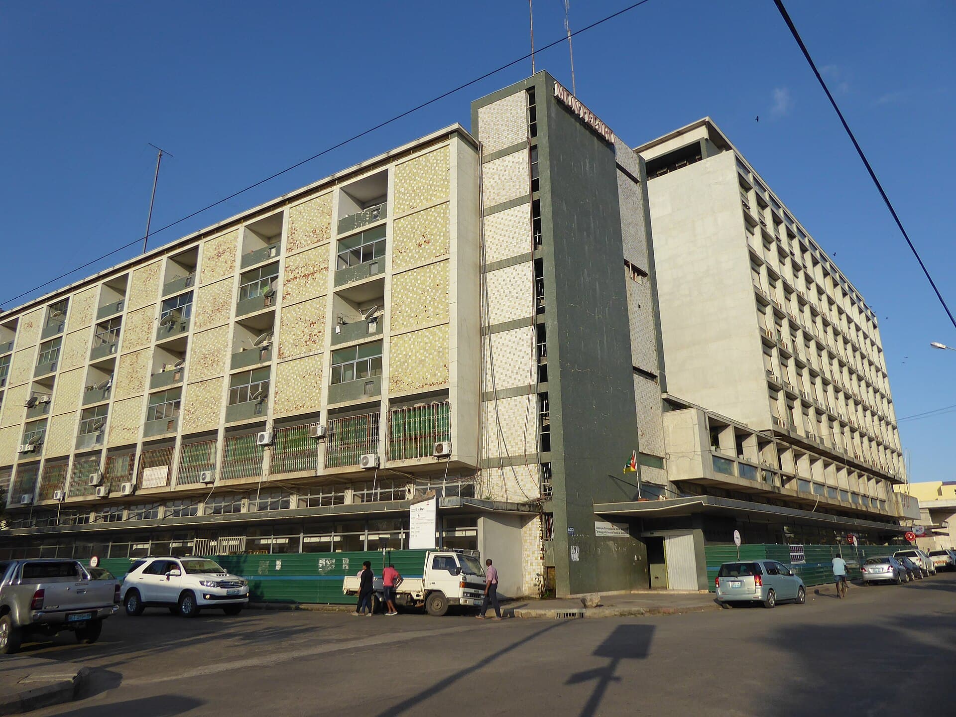 Hotel Chuabo (via Wikimedia Commons, CC BY-SA 4.0)