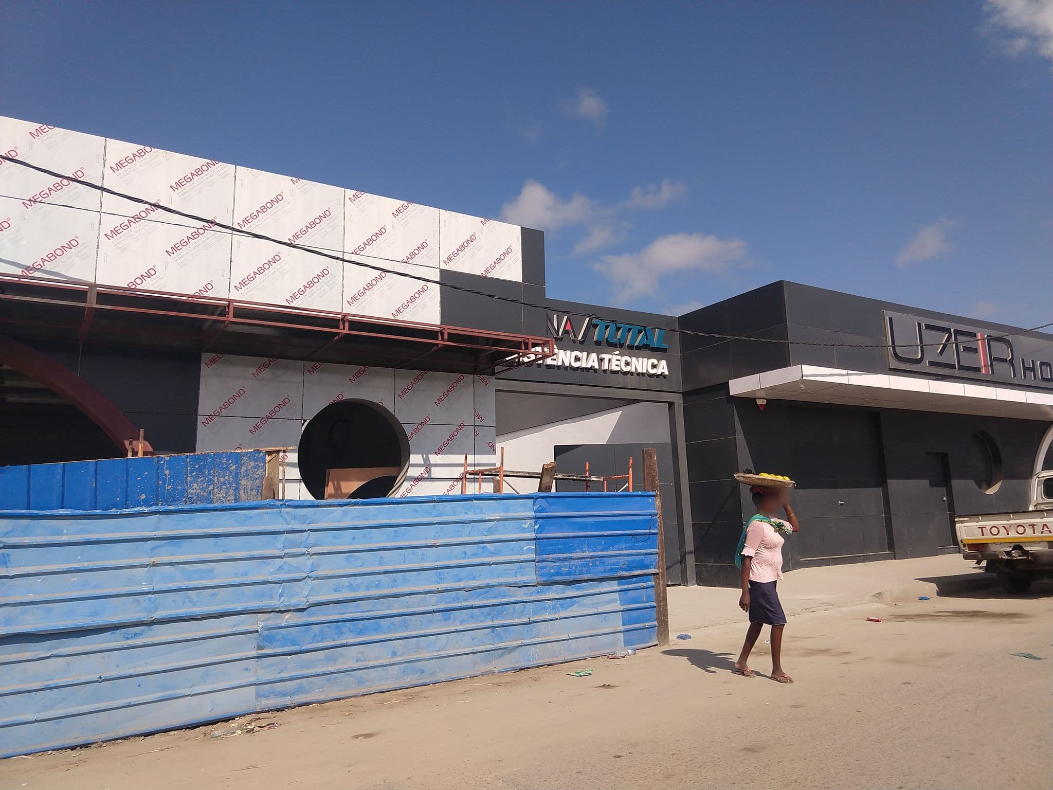 Street view near Hotel Uzeir, Beira — © danbjoseph (CC BY-SA · Mapillary)