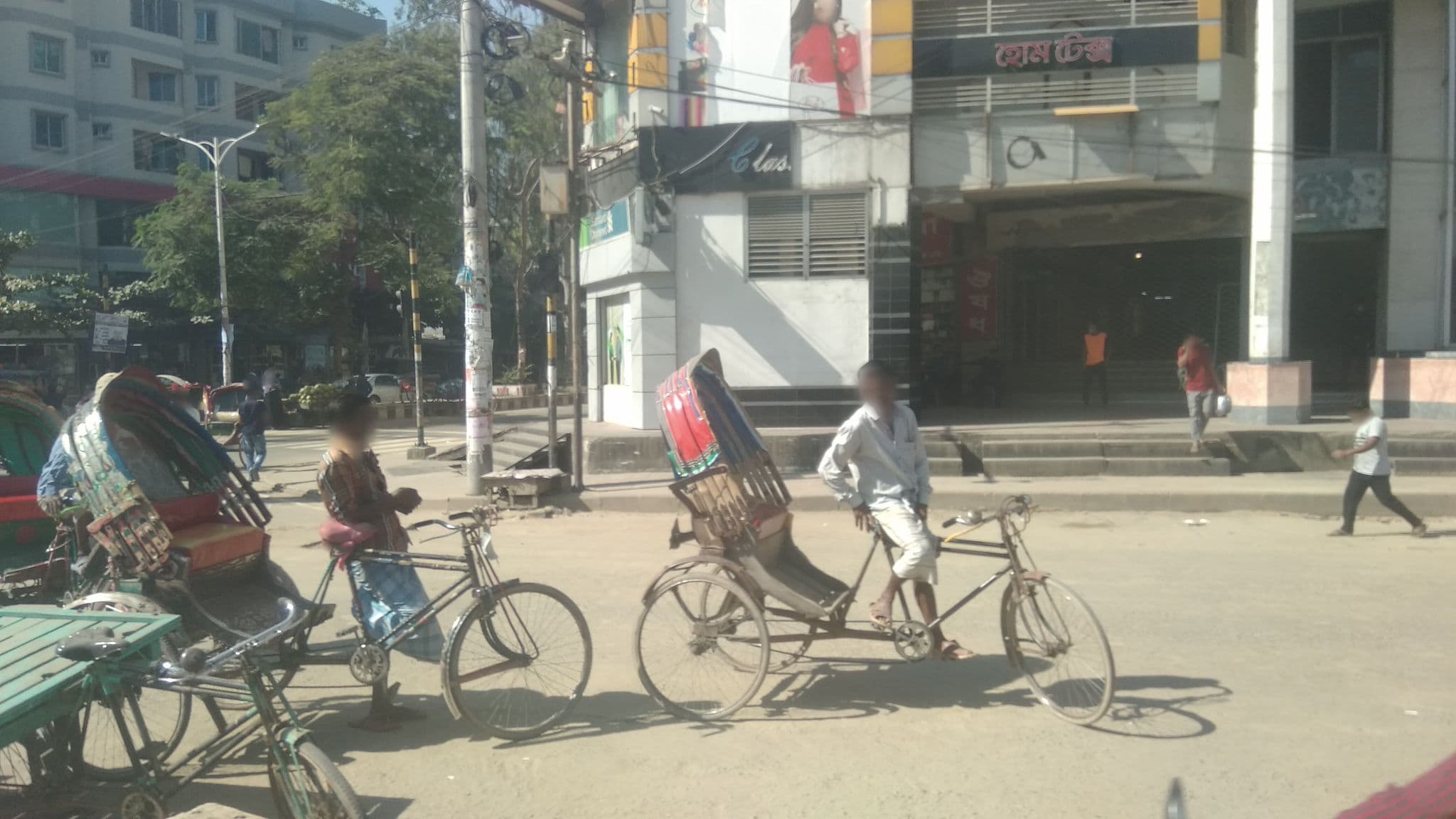 Street view near Second Cup Coffee Company, Tungi — © subhesaadik (CC BY-SA · Mapillary)