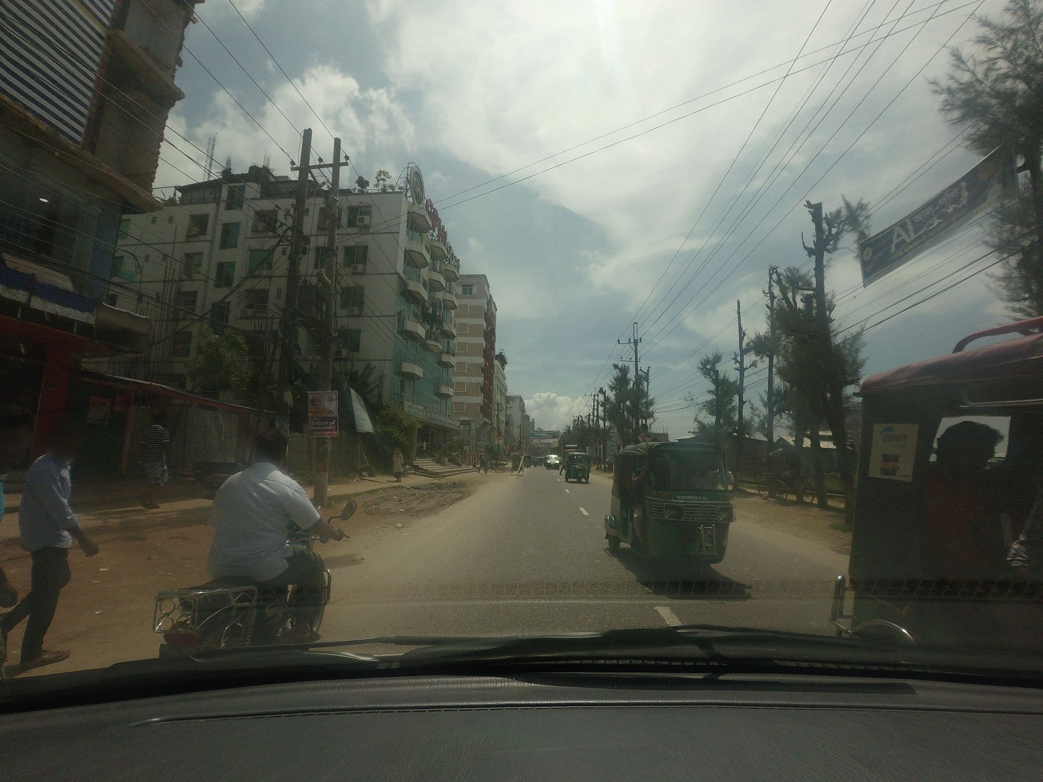 Street view near Hotel Opera Ocean, Cox’s Bāzār — © mmahmud (CC BY-SA · Mapillary)