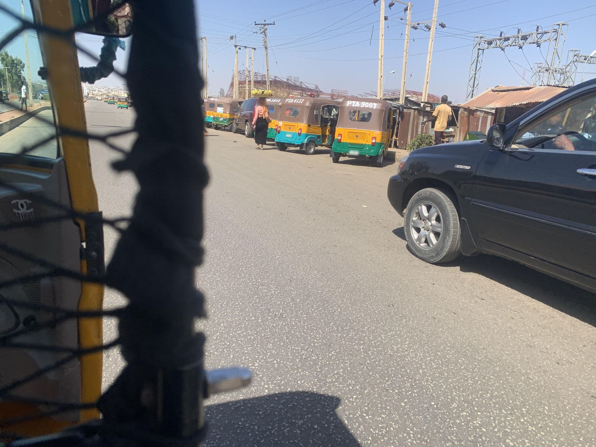 Street view near Gordon House Hotel, Jos — © Olonade30 (CC BY-SA · Mapillary)