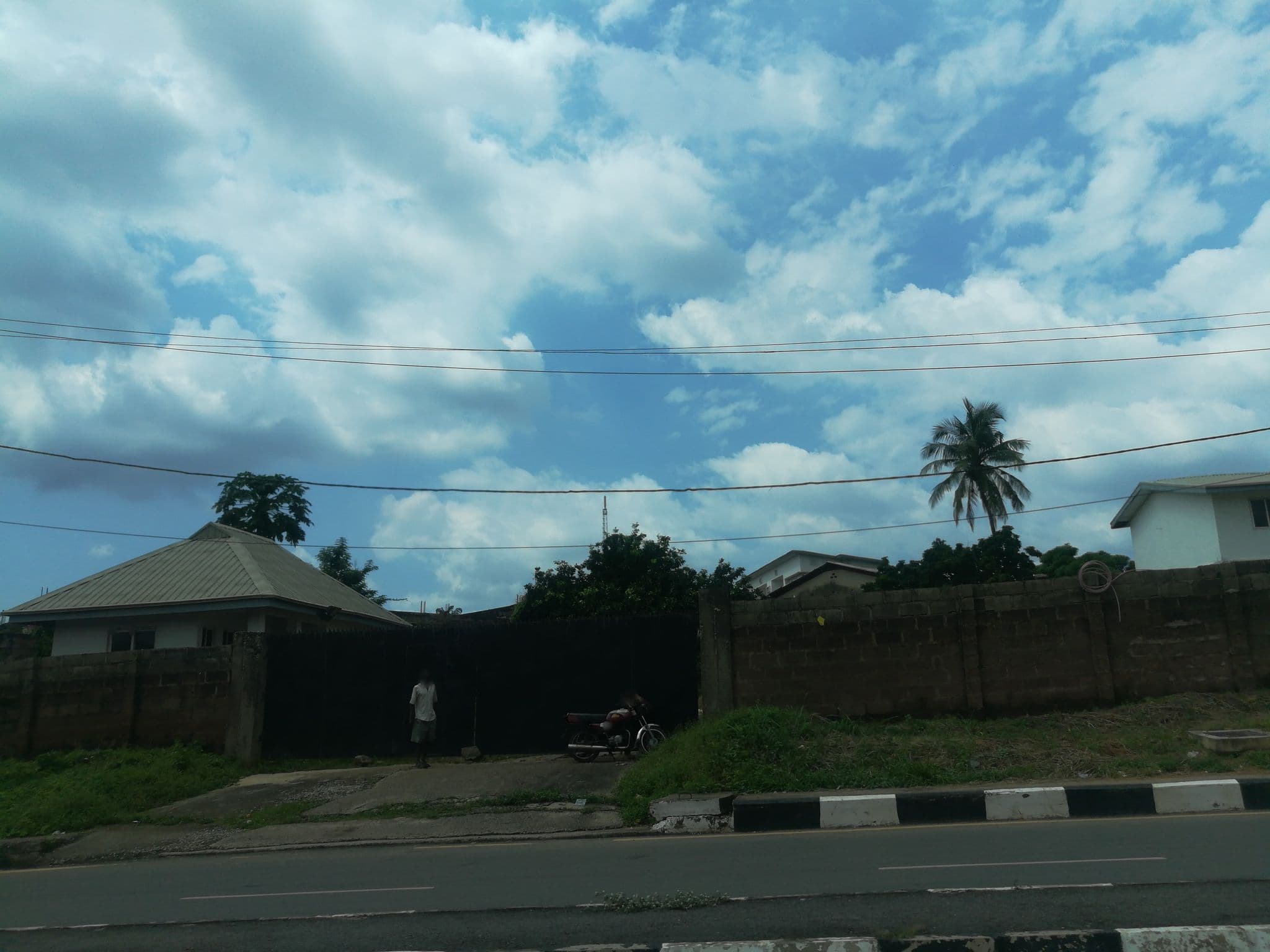 Street view near WhiteVille Hotel Onireke, Ibadan, Ibadan — © ralebipim (CC BY-SA · Mapillary)