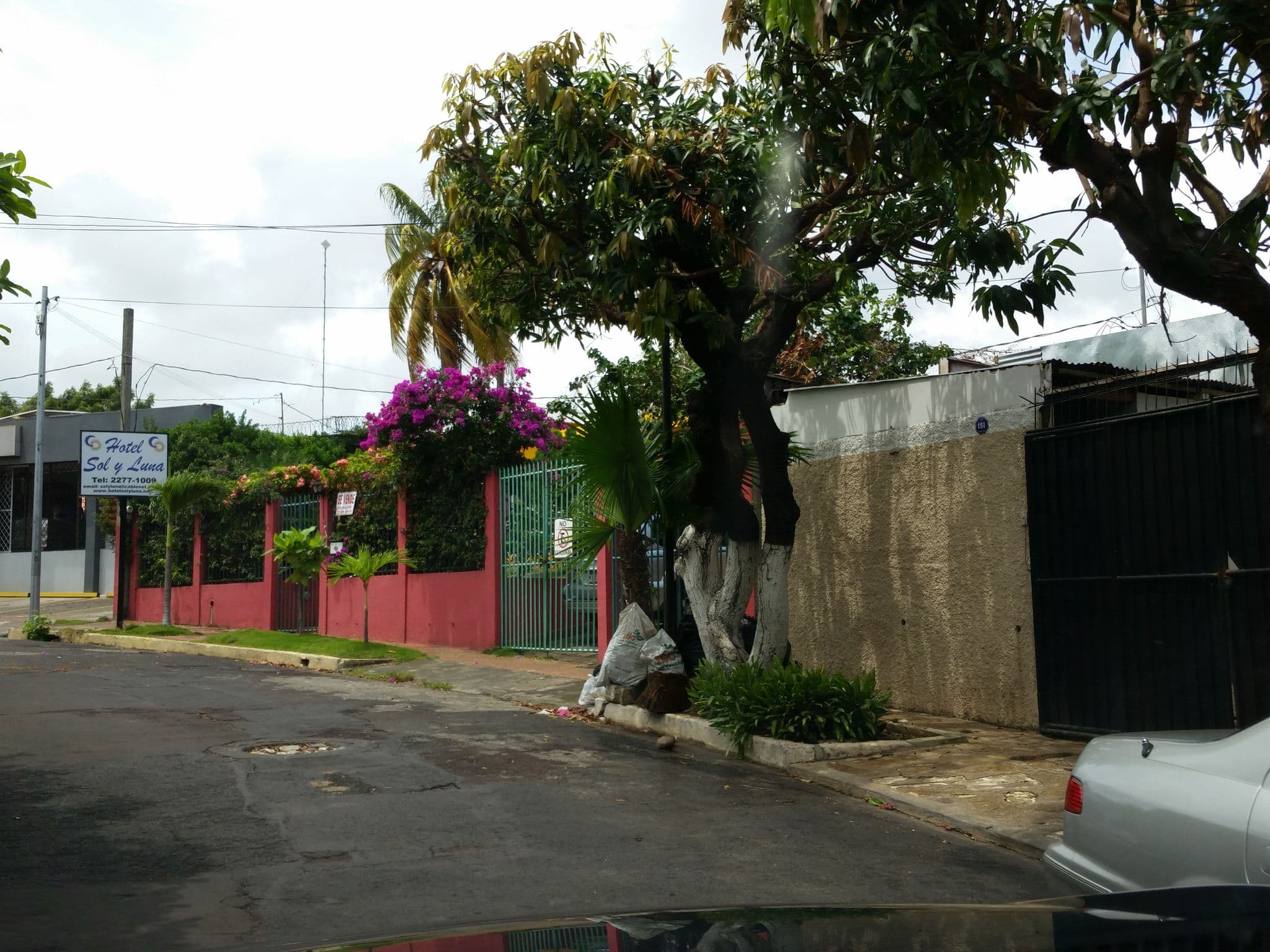 Street view near Hotel Sol y Luna, Managua