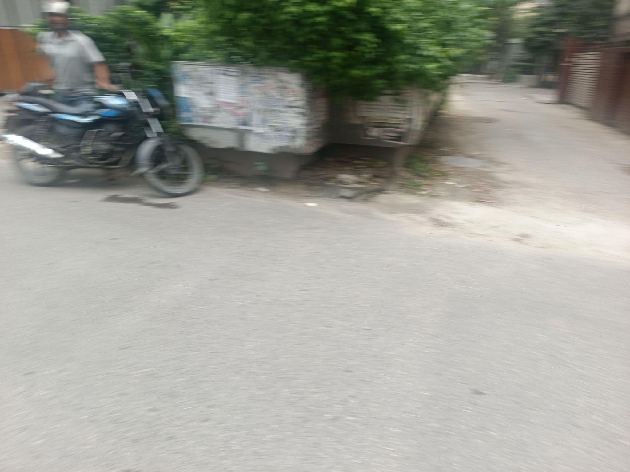 Street view near Eastern Maqbul House, Dhanmondi — © Ronit (CC BY-SA · Mapillary)