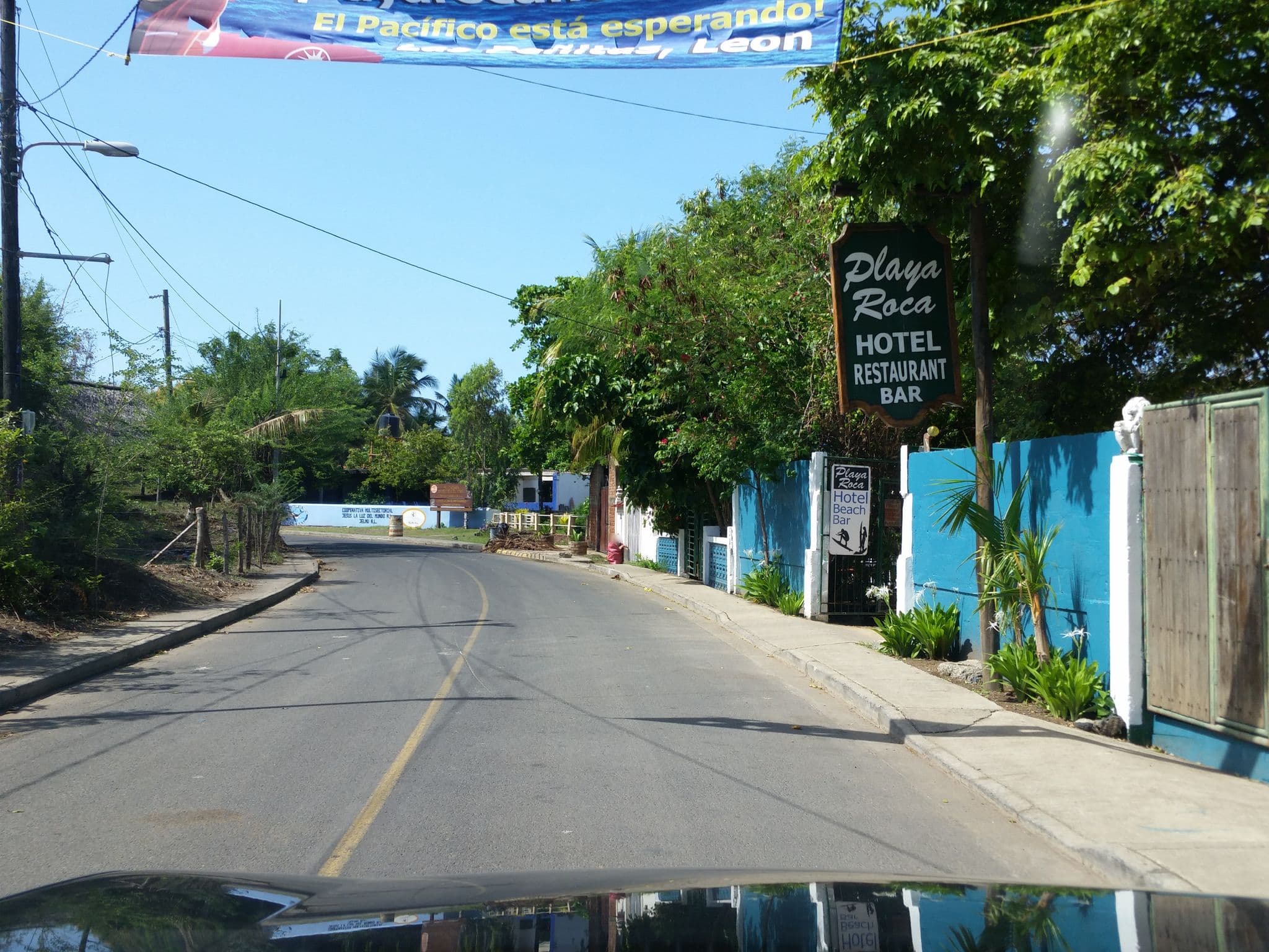 Street view near Playa Roca Hotel Restaurant Bar, Poneloya — © jaakkoh (CC BY-SA · Mapillary)