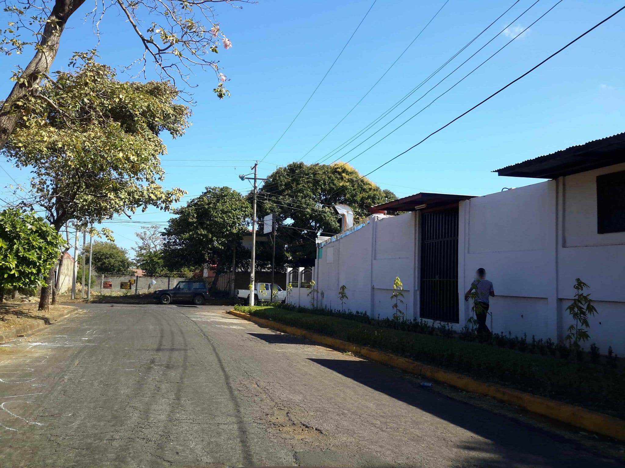 Street view near Hotel Las Cabañitas, Managua