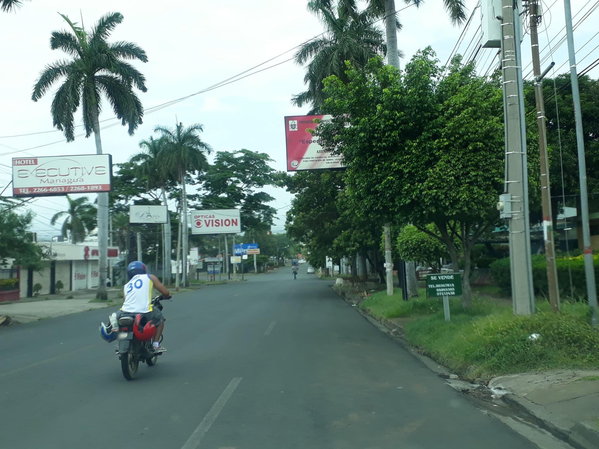Street view near Executive Managua, Managua