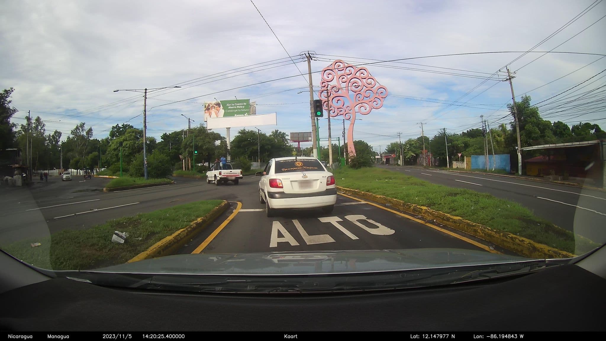 Street view near Hotel San José, Managua — © kaart_4 (CC BY-SA · Mapillary)