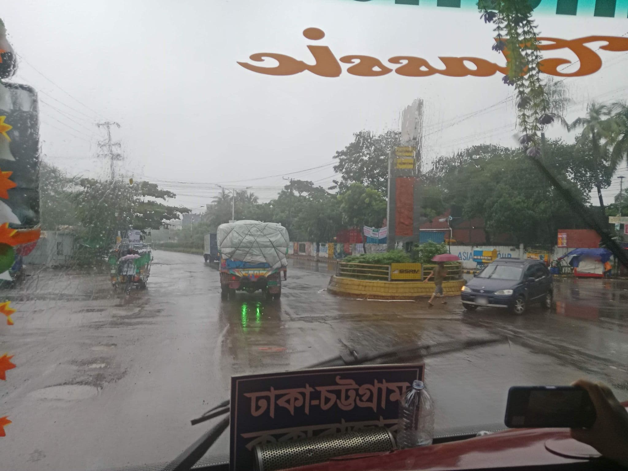 Street view near Allar Daan Hotel, word no 2, Dukan No 31,taxtile gate circle, Bayazid Bostami Rd, Chattogram, Chattogram — © Shafayat_808 (CC BY-SA · Mapillary)