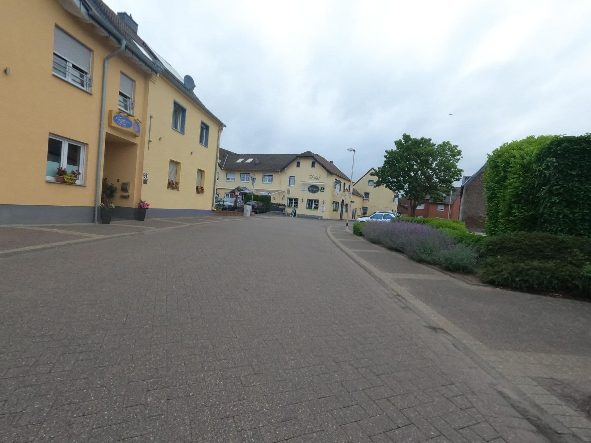 Street view near Landhaus Effeld, Vlodrop — © hektor1989 (CC BY-SA · Mapillary)