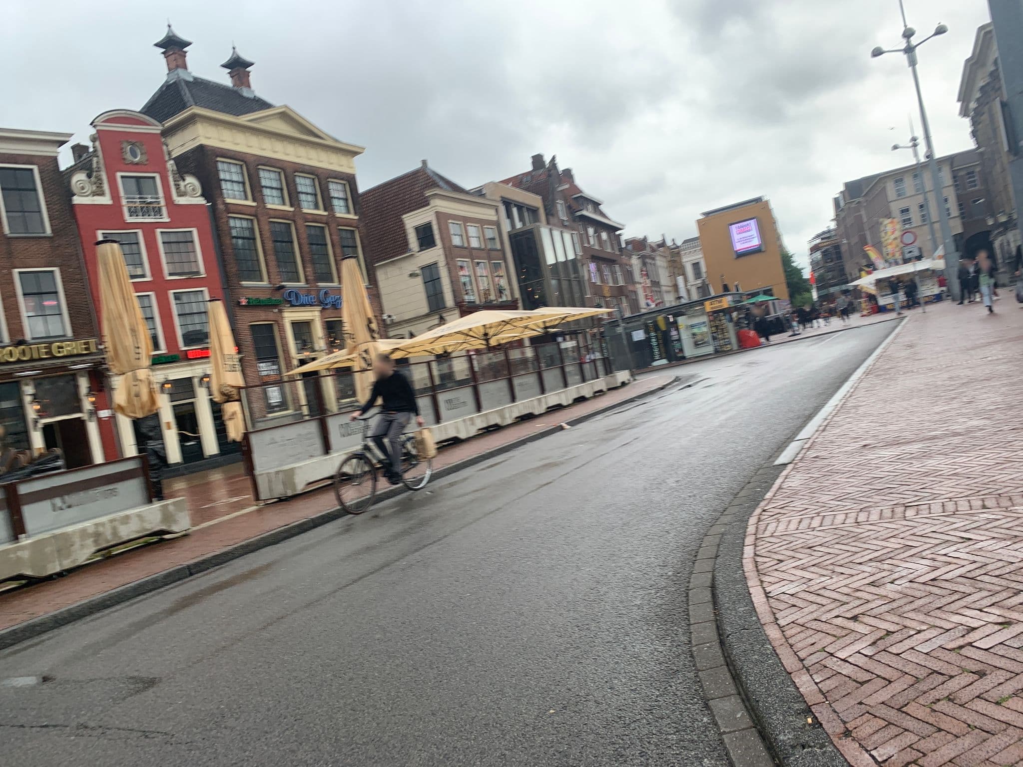 Street view near Hotel De Doelen, Groningen — © pLyMiEwGpWDLryMacQzo (CC BY-SA · Mapillary)