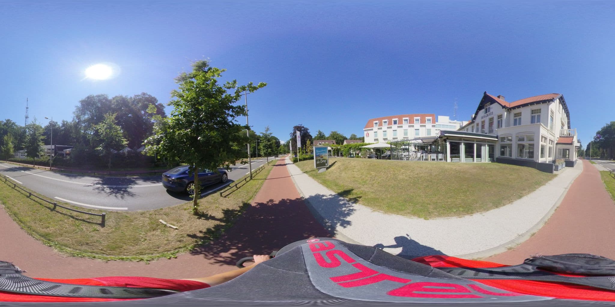 Street view near Amrâth Berghotel Amersfoort, Amersfoort — © ligfietser (CC BY-SA · Mapillary)