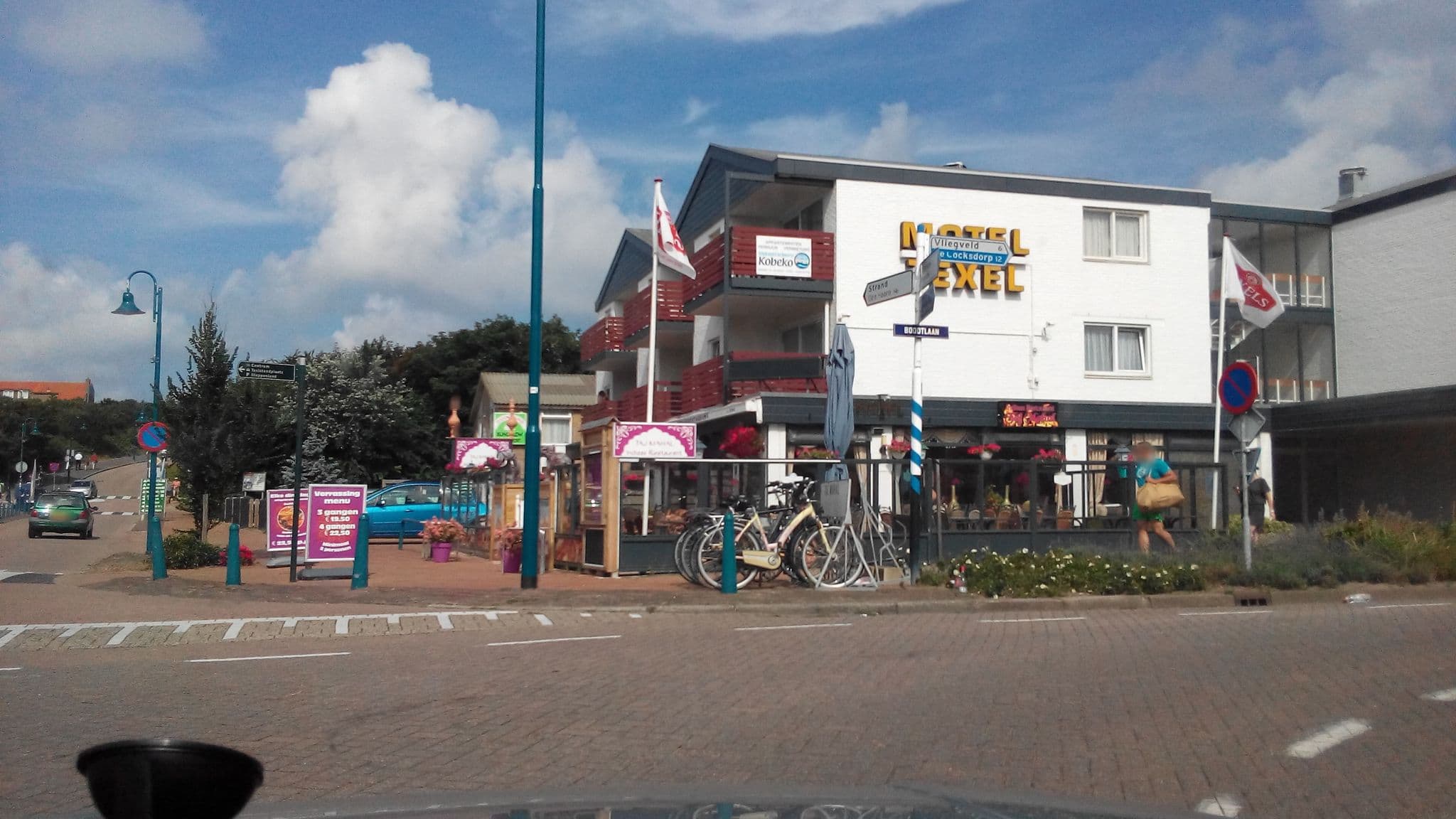 Street view near Fletcher Hotel-Restaurant De Cooghen, De Koog — © peewee32 (CC BY-SA · Mapillary)