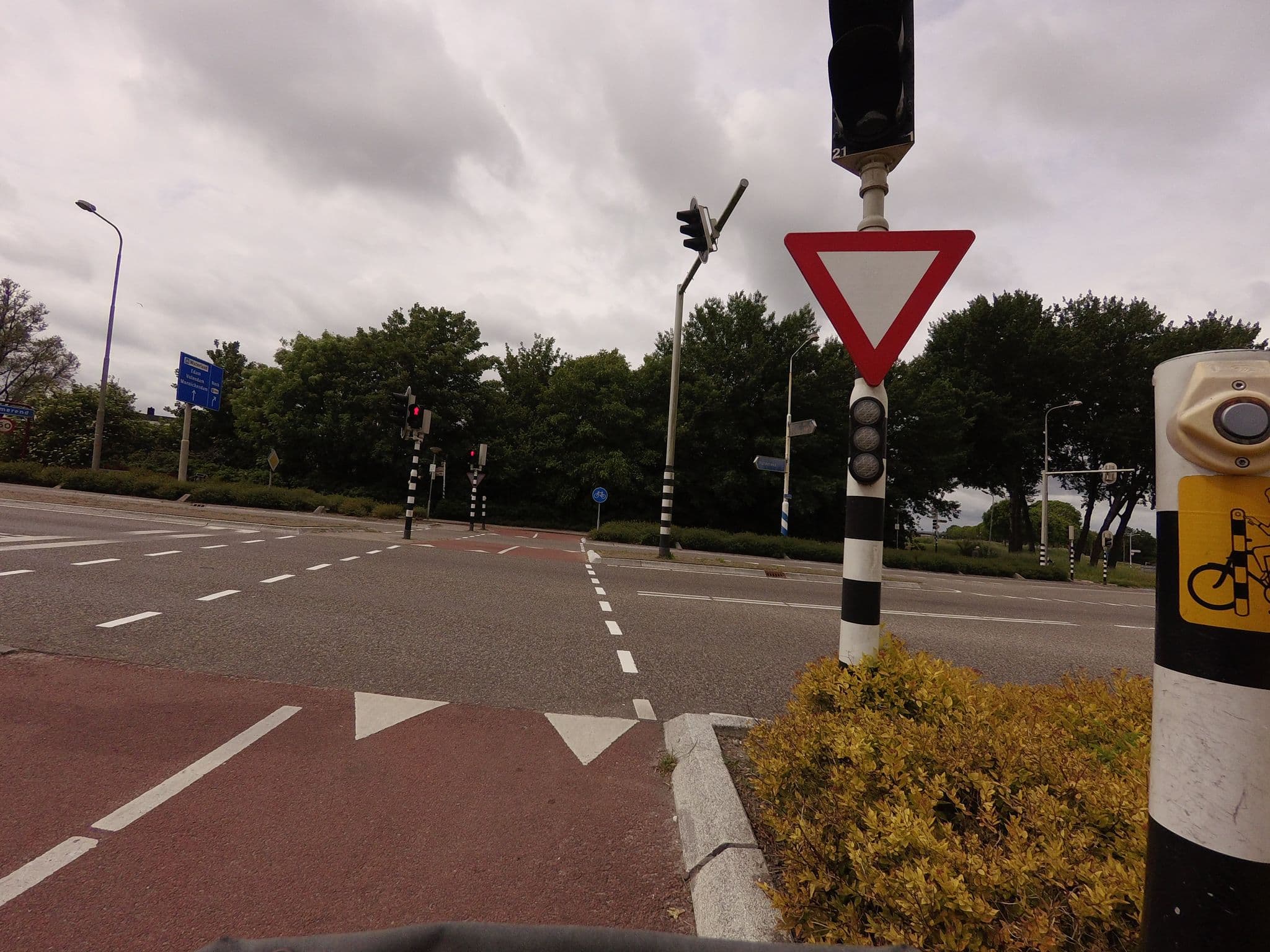 Street view near Hotel Purmerend, Purmerend — © ankeric (CC BY-SA · Mapillary)