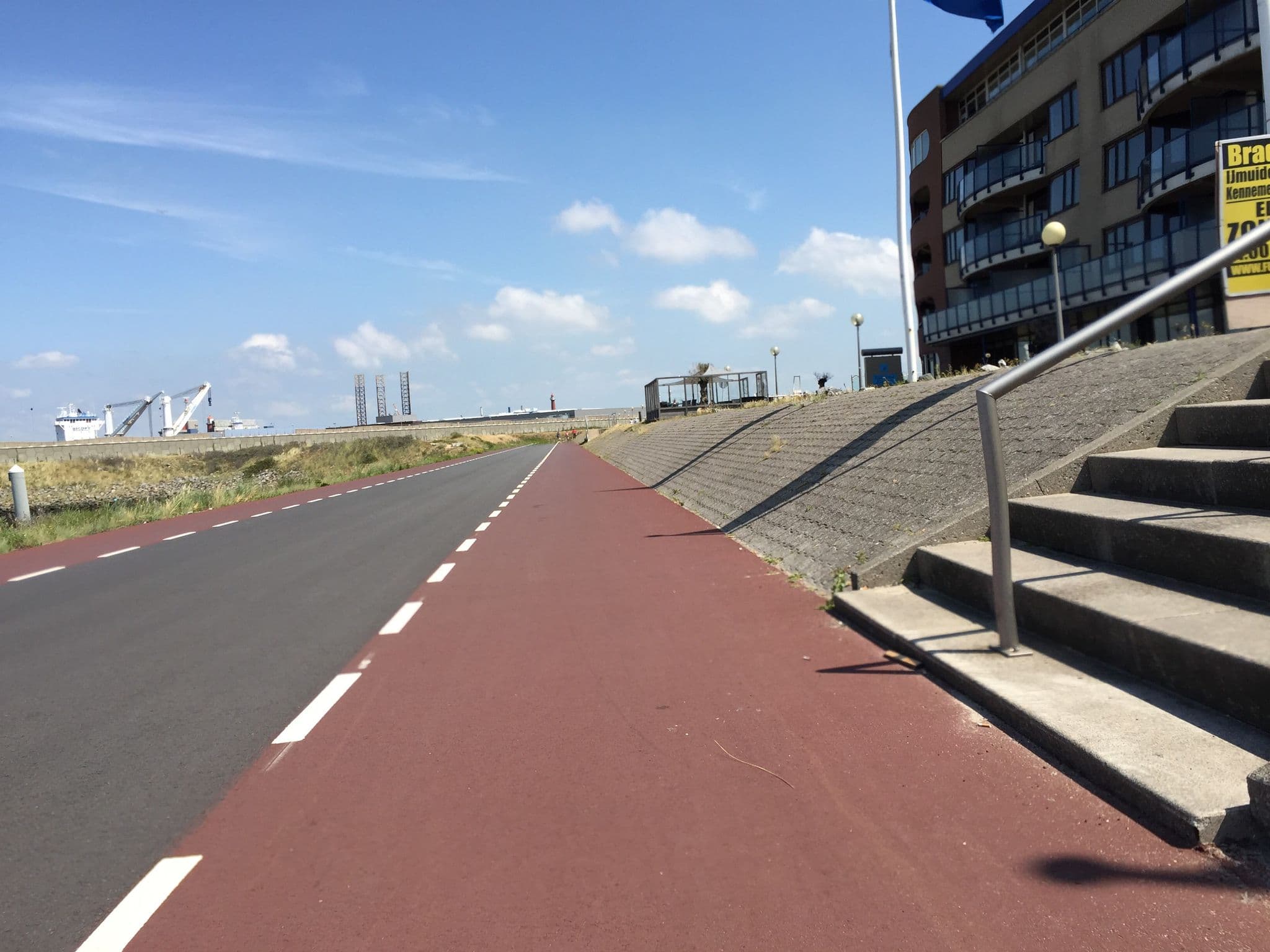 Street view near Leonardo hotel IJmuiden Seaport Beach, IJmuiden — © canadarunner (CC BY-SA · Mapillary)