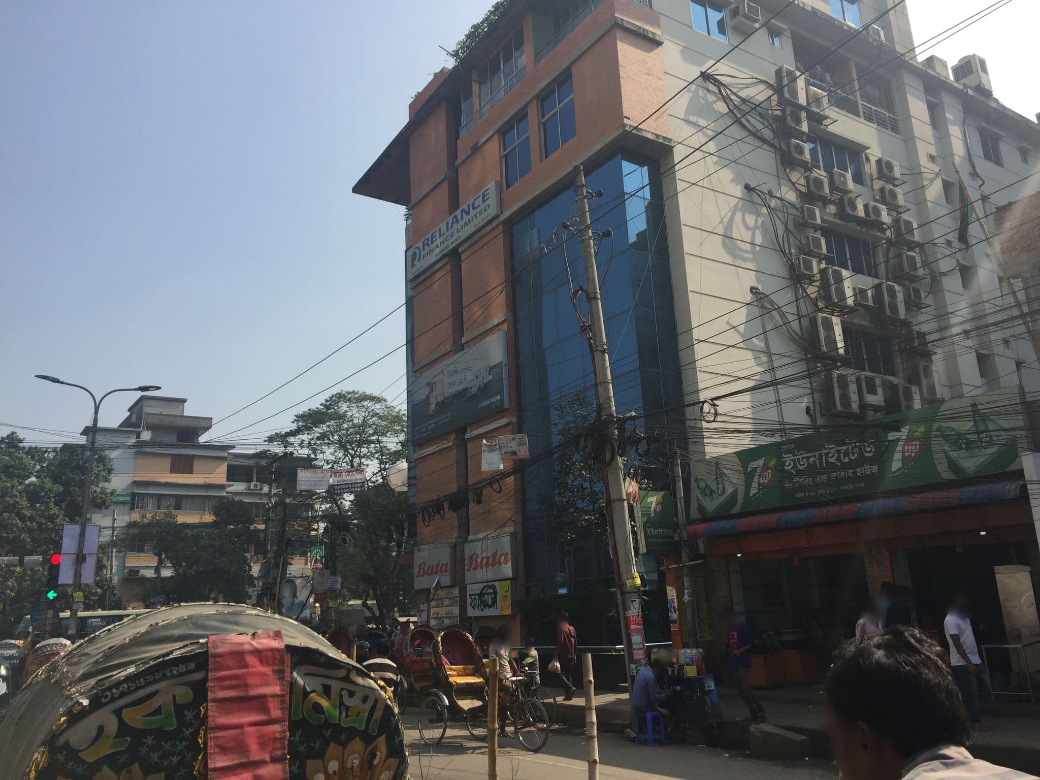 Street view near Hotel Tayef Dhanmondi, Dhanmondi — © mahfuza (CC BY-SA · Mapillary)