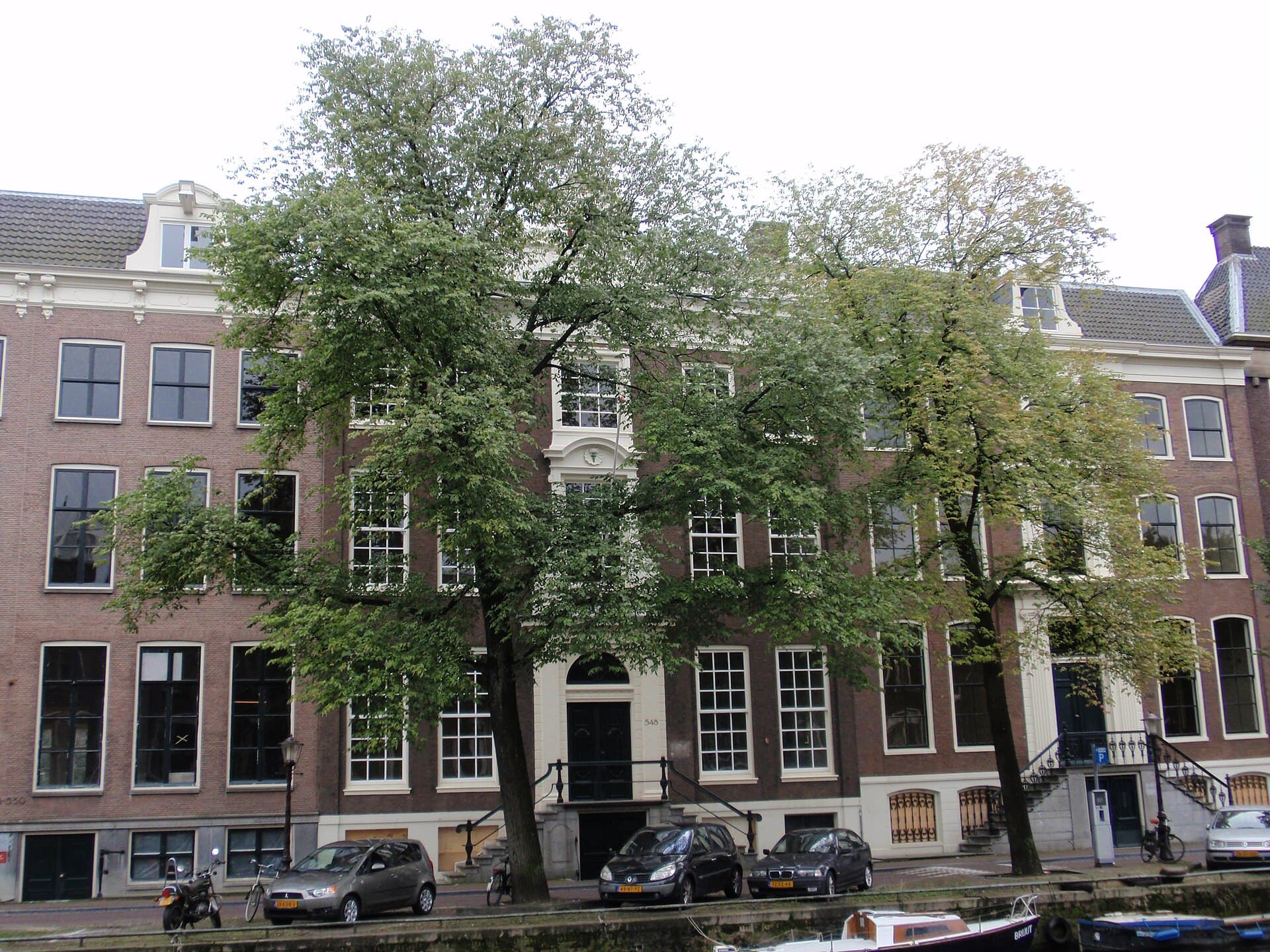 Waldorf Astoria Amsterdam (via Wikimedia Commons, CC BY-SA 3.0 nl)