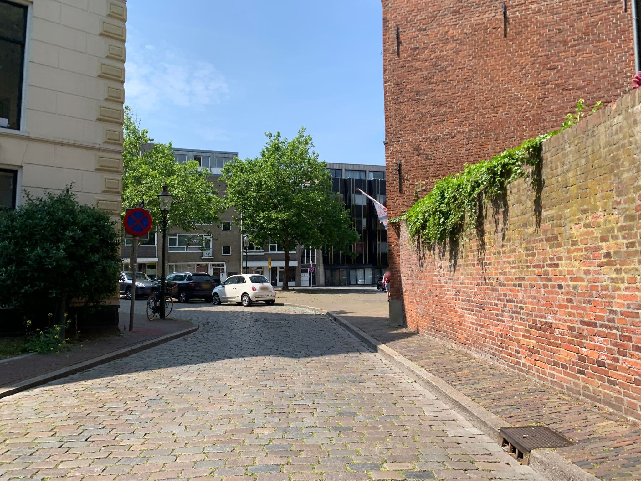 Street view near Hotel Prinsenhof, Groningen — © pLyMiEwGpWDLryMacQzo (CC BY-SA · Mapillary)