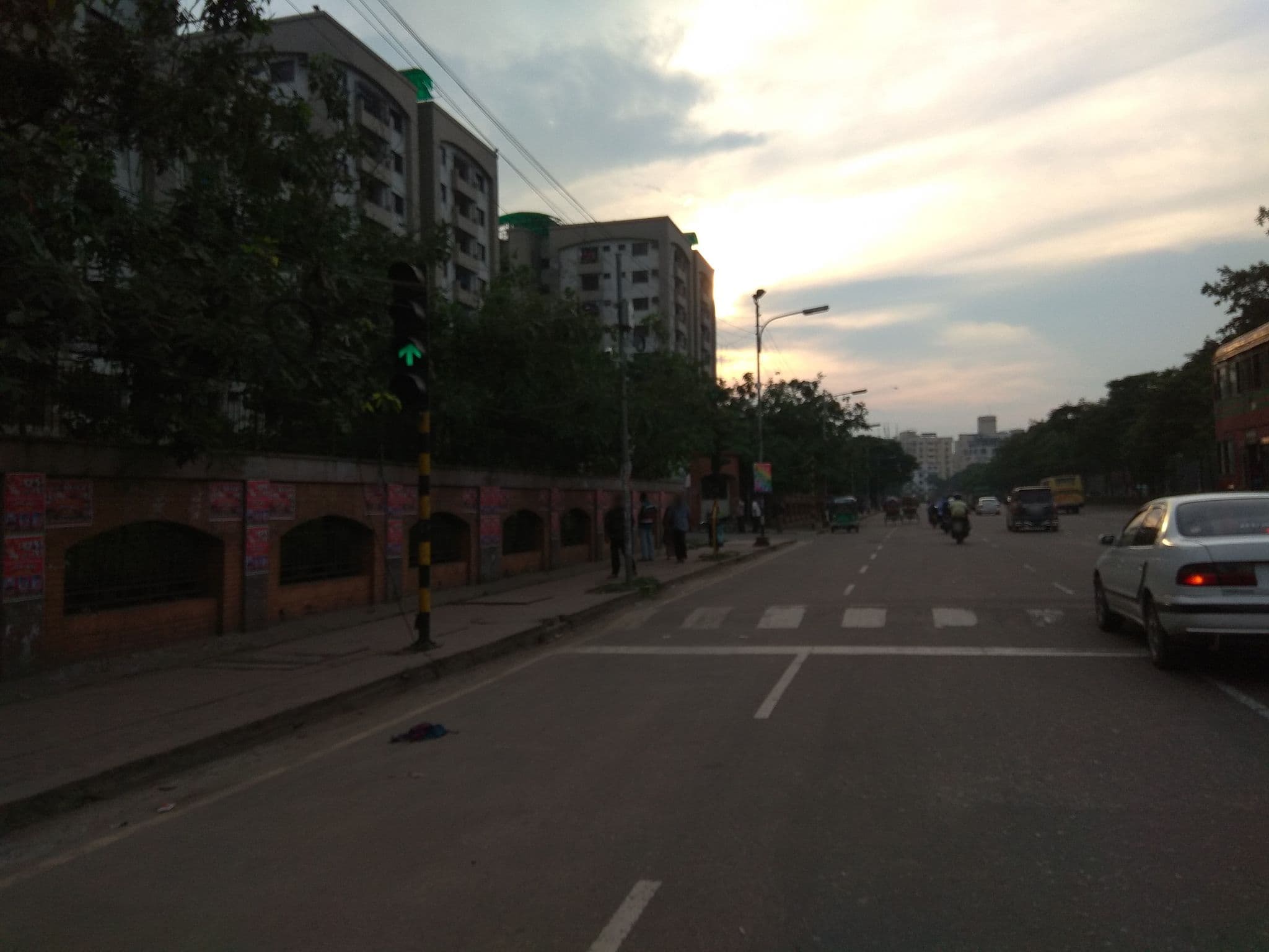 Street view near MP Hostel III, Dhanmondi — © sawanshariar (CC BY-SA · Mapillary)