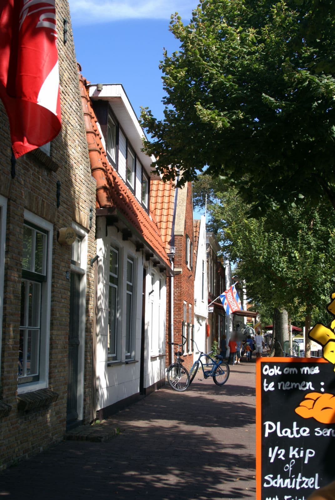 Street view near De Beurs, Oost-Vlieland — © txllxt (CC BY-SA · Mapillary)