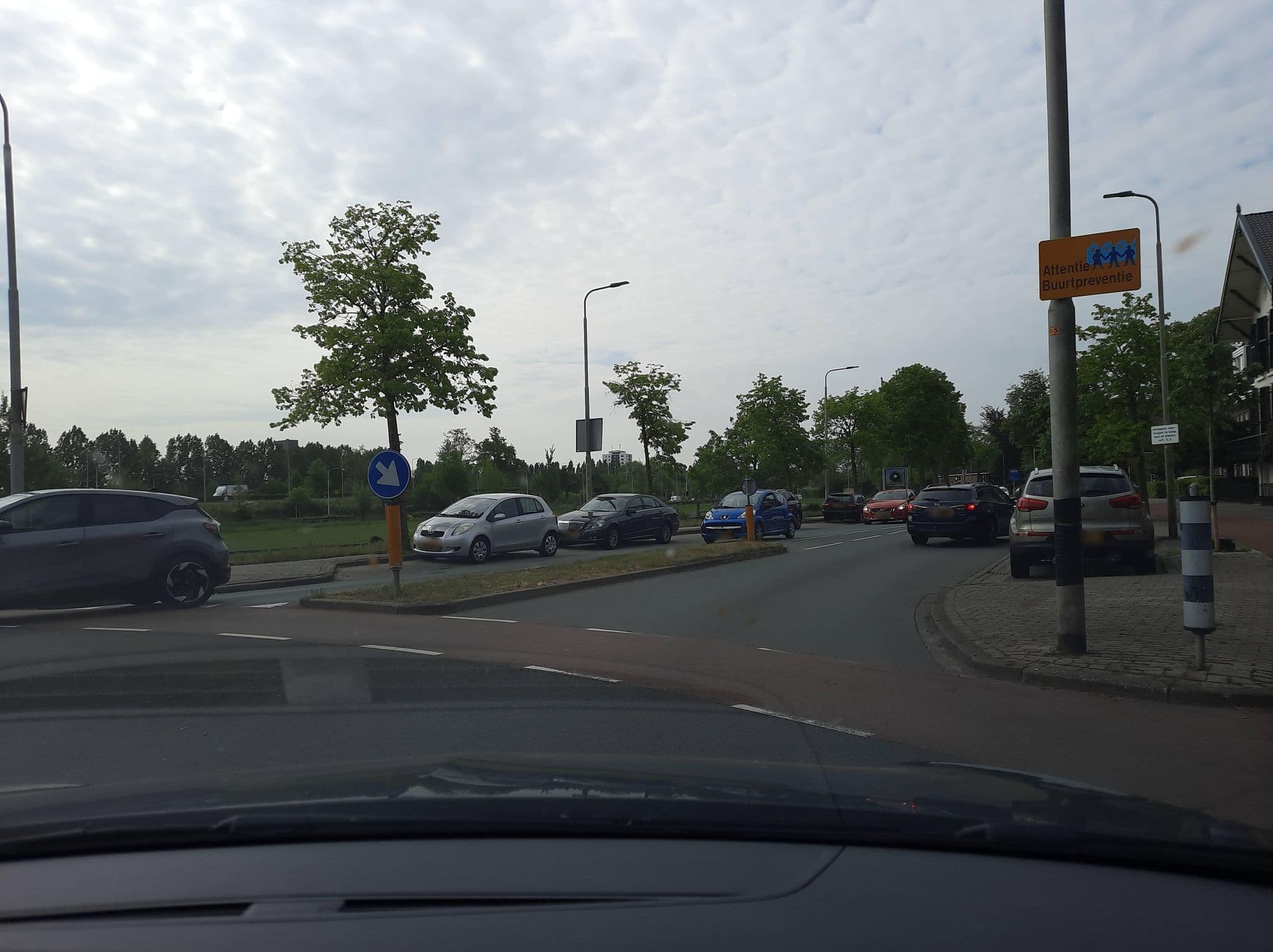 Street view near Hotel de Weyman, Velserbroek — © Lowiekse (CC BY-SA · Mapillary)