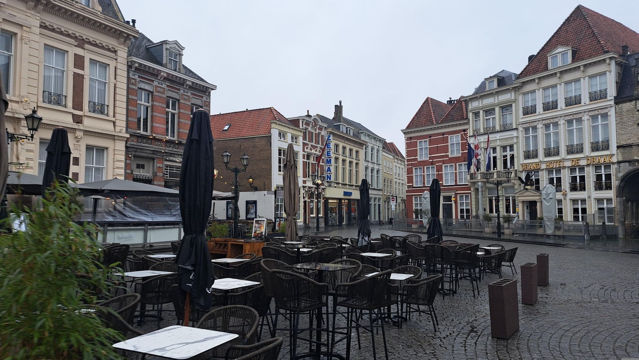 Street view near Grand Café Hotel de Bourgondiër, Bergen op Zoom — © multi_wandel (CC BY-SA · Mapillary)