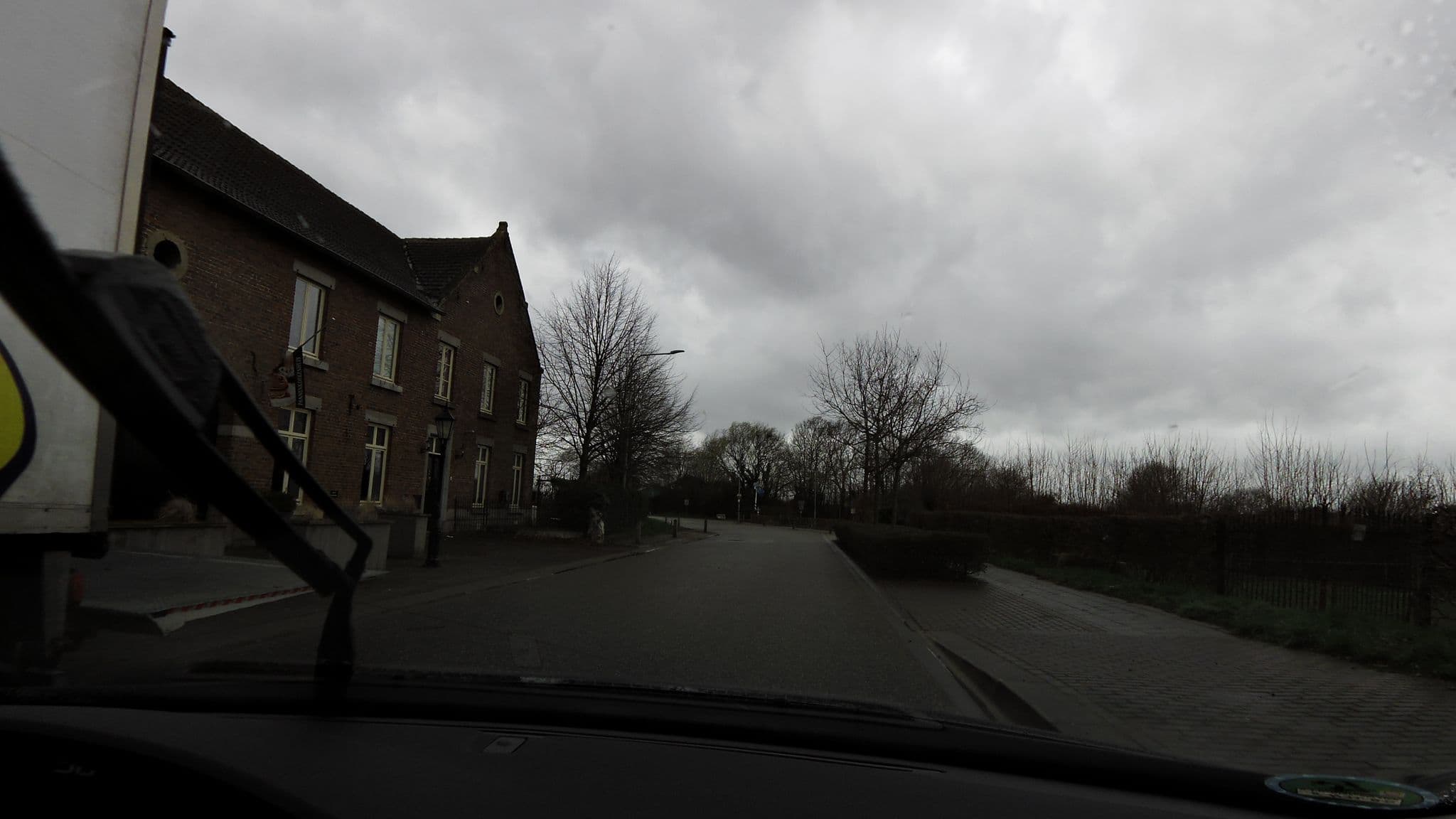 Street view near Hoeve de Binnenplaets, Schimmert — © madel (CC BY-SA · Mapillary)
