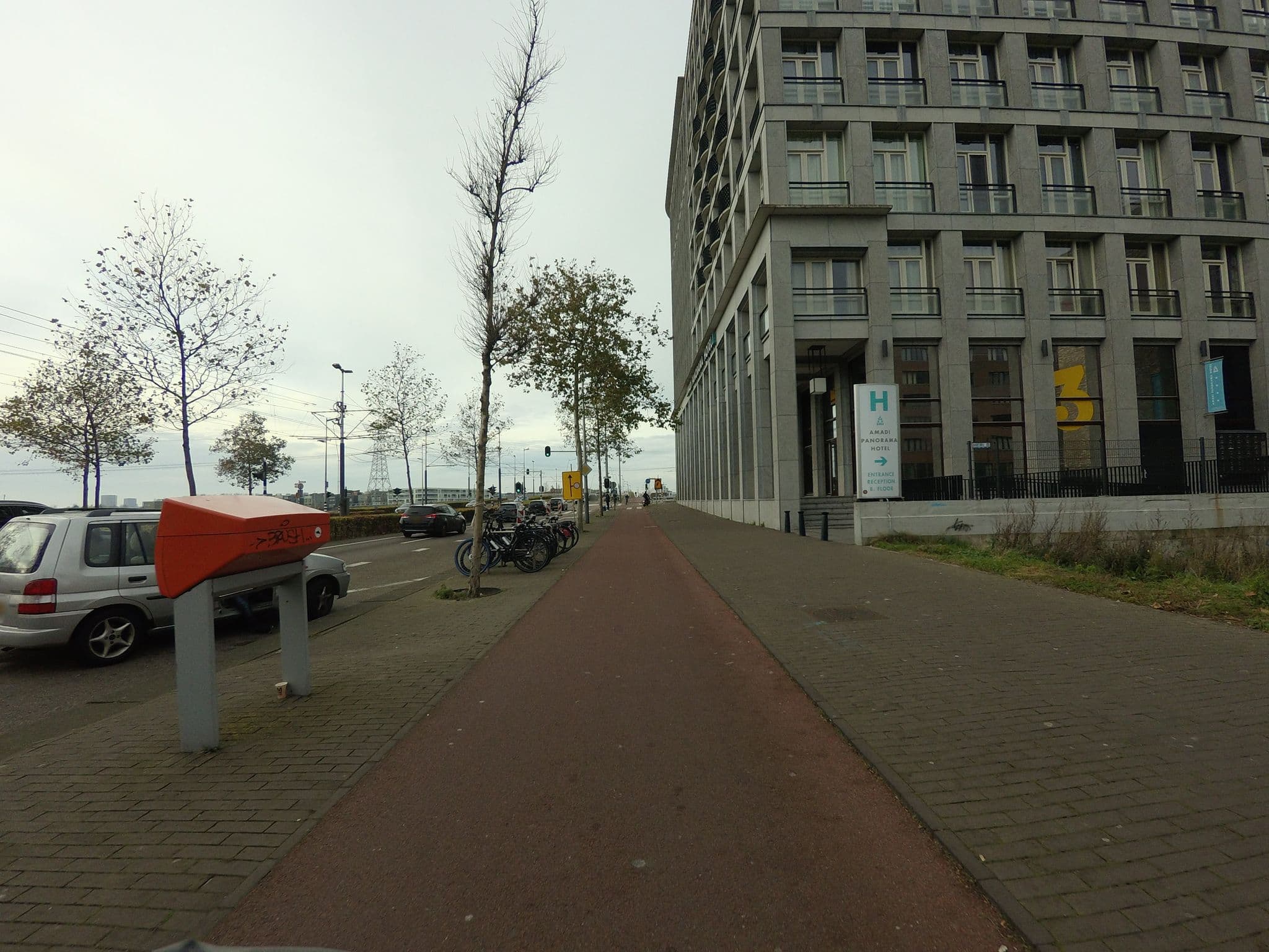 Street view near Amadi Panorama Hotel, Diemen — © ankeric (CC BY-SA · Mapillary)