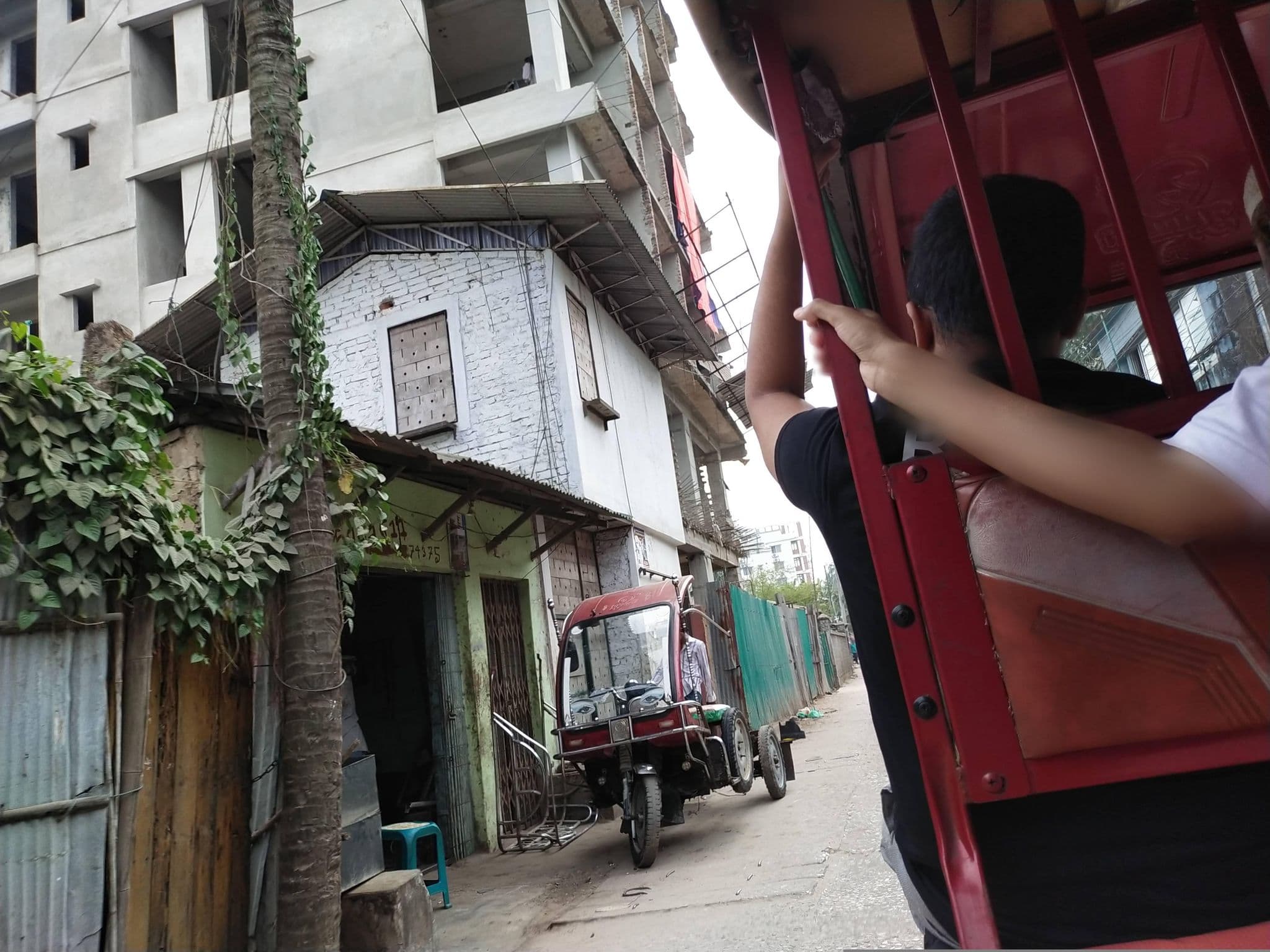 Street view near Aristocrat Pelican অভিজাত পেলিক্যান্, Cox’s Bāzār — © tayefbarikoi (CC BY-SA · Mapillary)