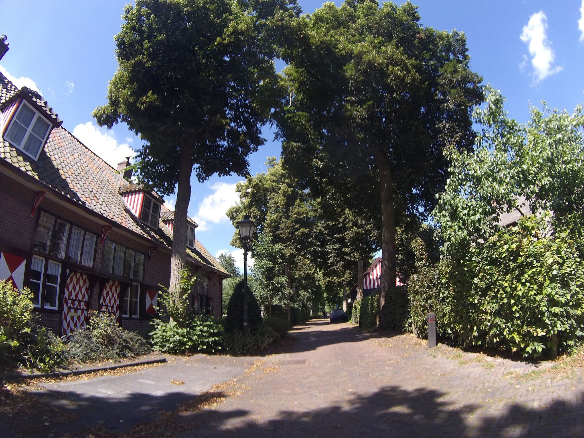 Street view near De Dames van Haarzuilens, Vleuten — © ligfietser (CC BY-SA · Mapillary)