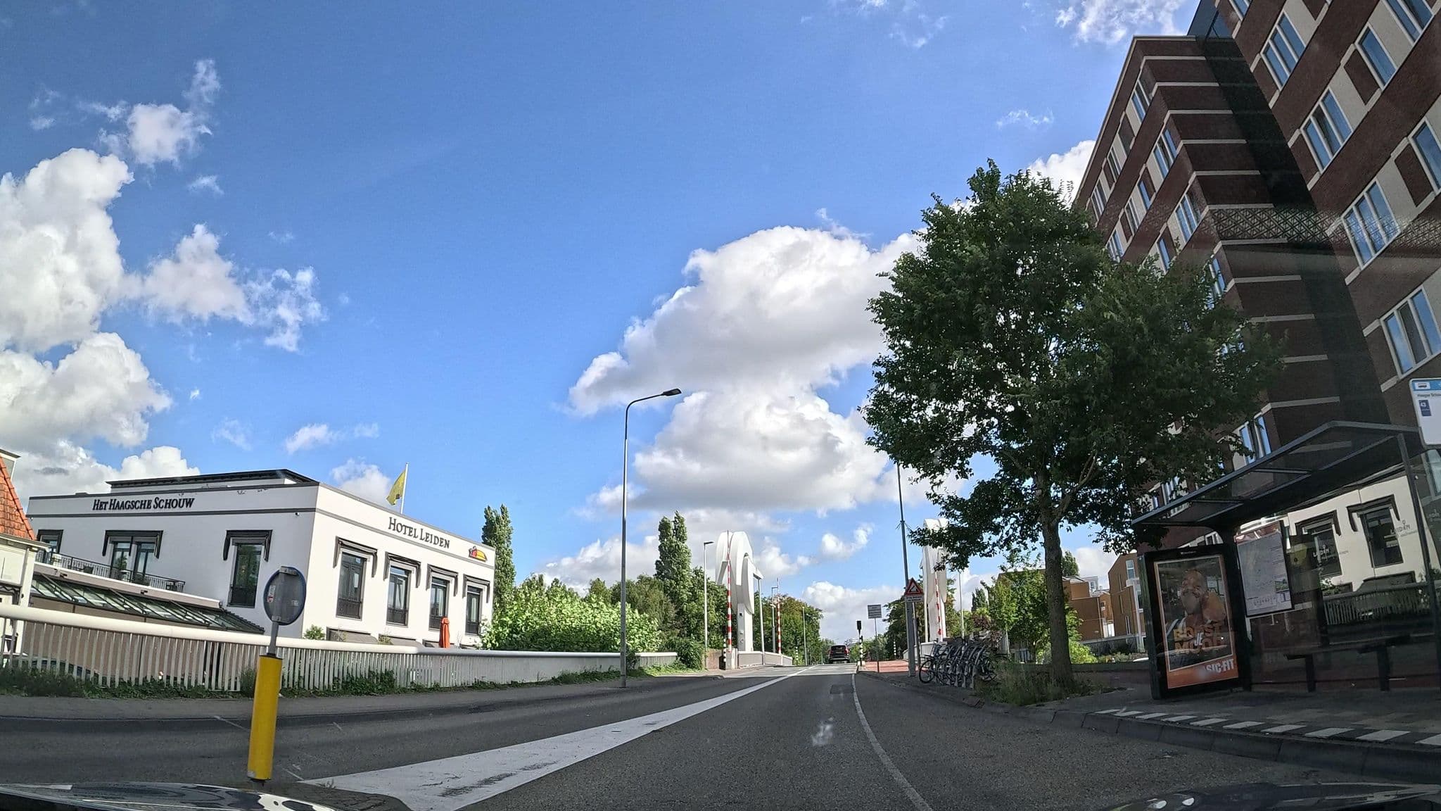 Street view near Van der Valk Hotel Leiden, Hoge Mors — © thewizard (CC BY-SA · Mapillary)