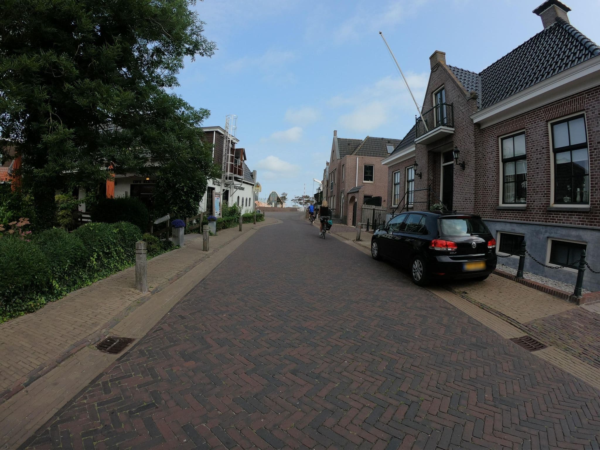 Street view near De Vrouwe van Stavoren, Koudum — © joostjakob (CC BY-SA · Mapillary)