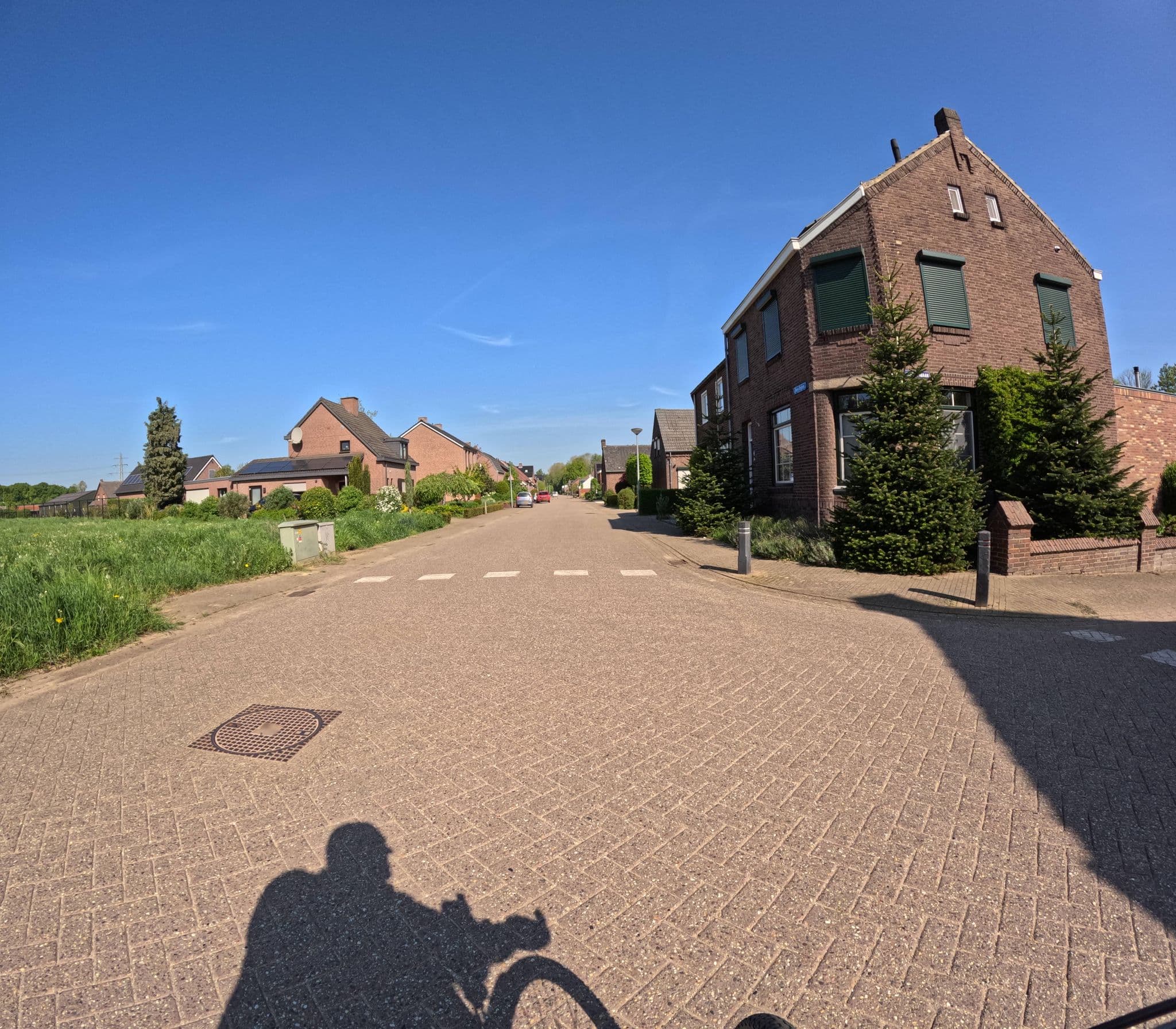 Street view near Bed & Breakfast Pura Vida, Leeuwen — © madel (CC BY-SA · Mapillary)
