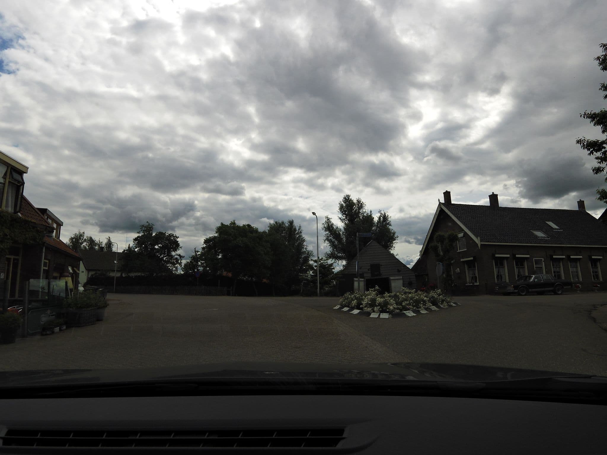 Street view near Café Pension De Gouden Leeuw, Strijen — © sander_h (CC BY-SA · Mapillary)