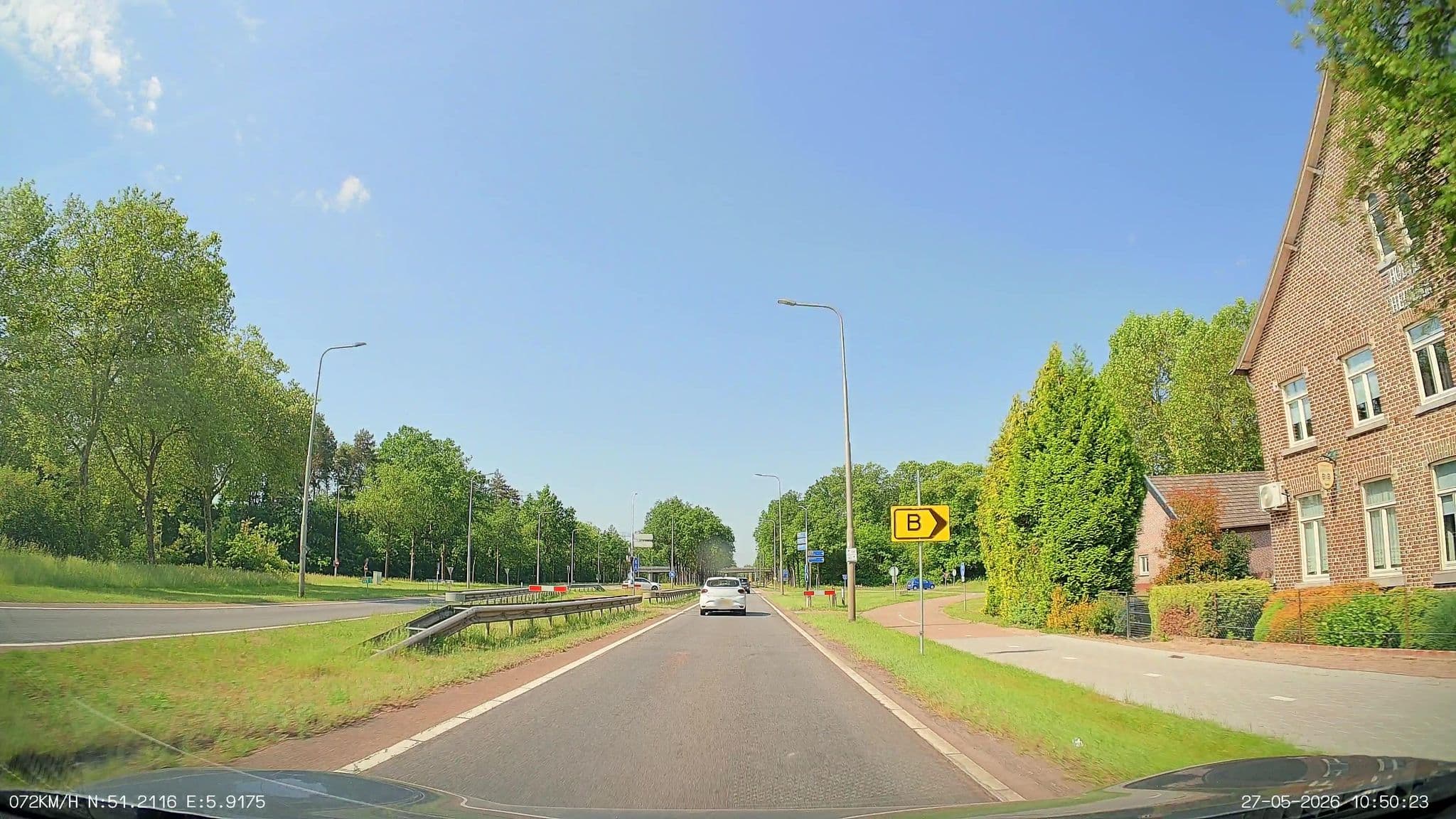 Street view near Hoeve Heidonk, Beegden — © thewizard (CC BY-SA · Mapillary)