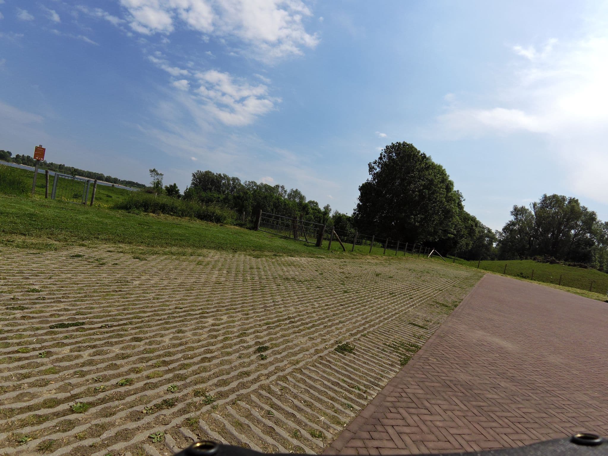 Street view near Camperplaats Loevestein, Vuren — © sander_h (CC BY-SA · Mapillary)