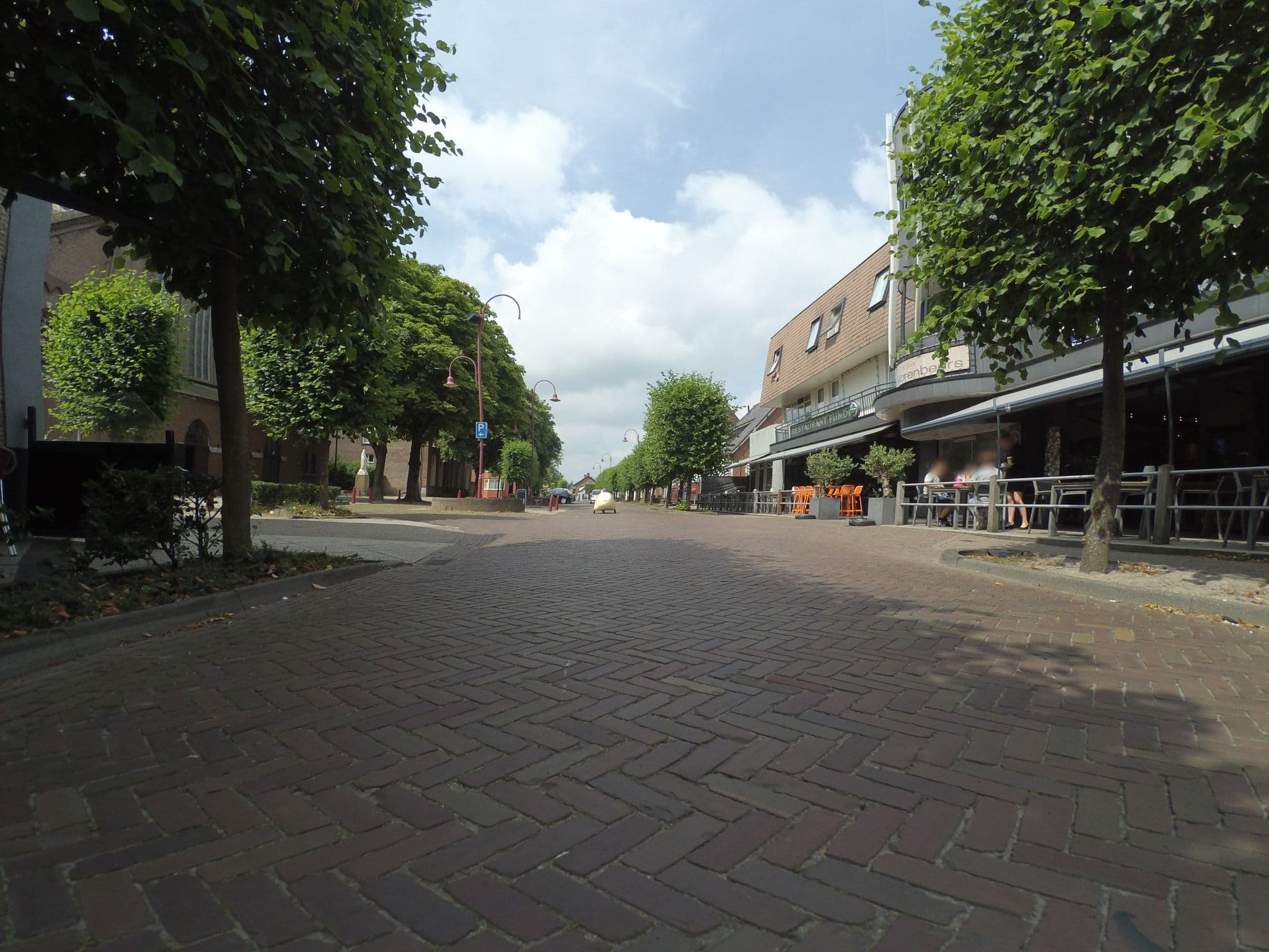 Street view near Fletcher Hotel-Restaurant De Korenbeurs, Made — © peewee32 (CC BY-SA · Mapillary)