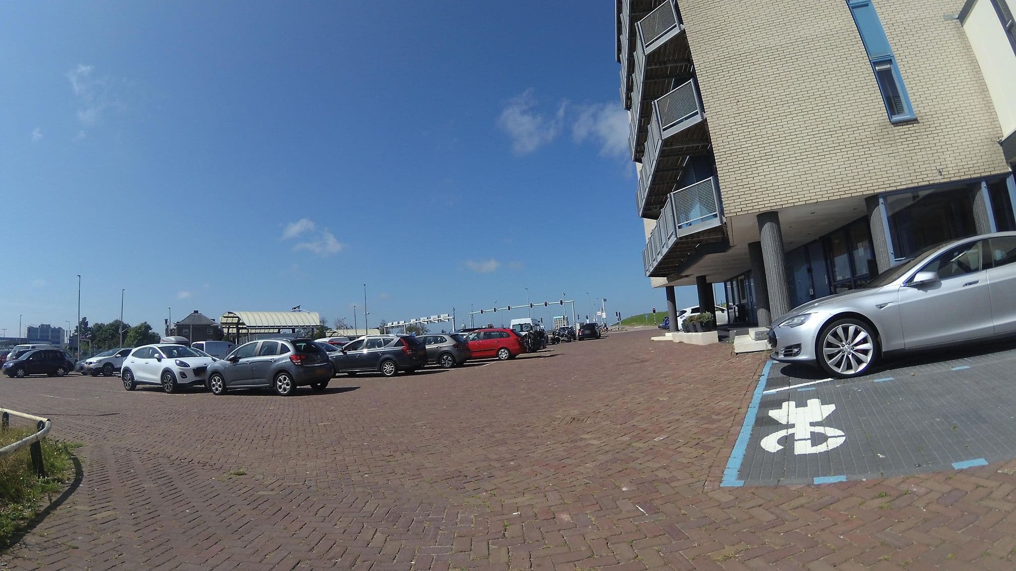 Street view near Hotel Lands End, Den Helder — © teddy73 (CC BY-SA · Mapillary)