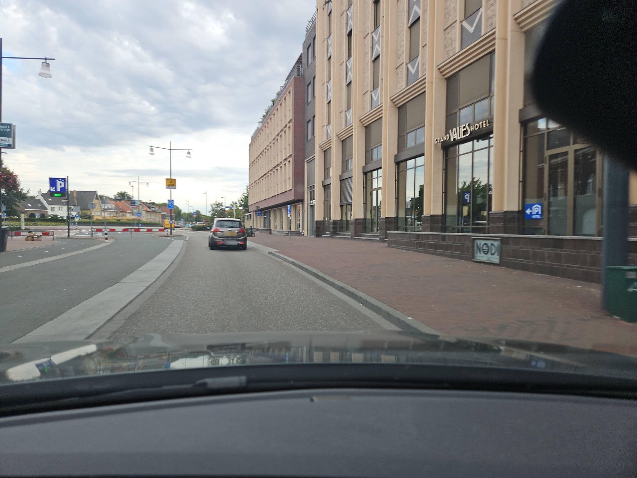 Street view near Grand Hotel Valies, Roermond — © toho (CC BY-SA · Mapillary)