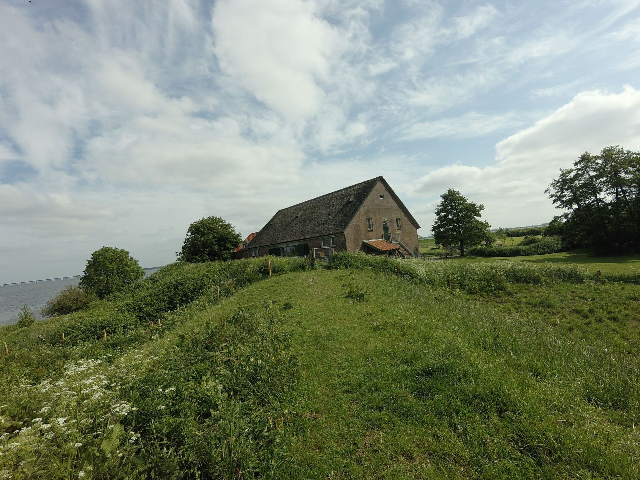 Street view near Herberg Tiengemeten, Zuid-Beijerland — © ankeric (CC BY-SA · Mapillary)