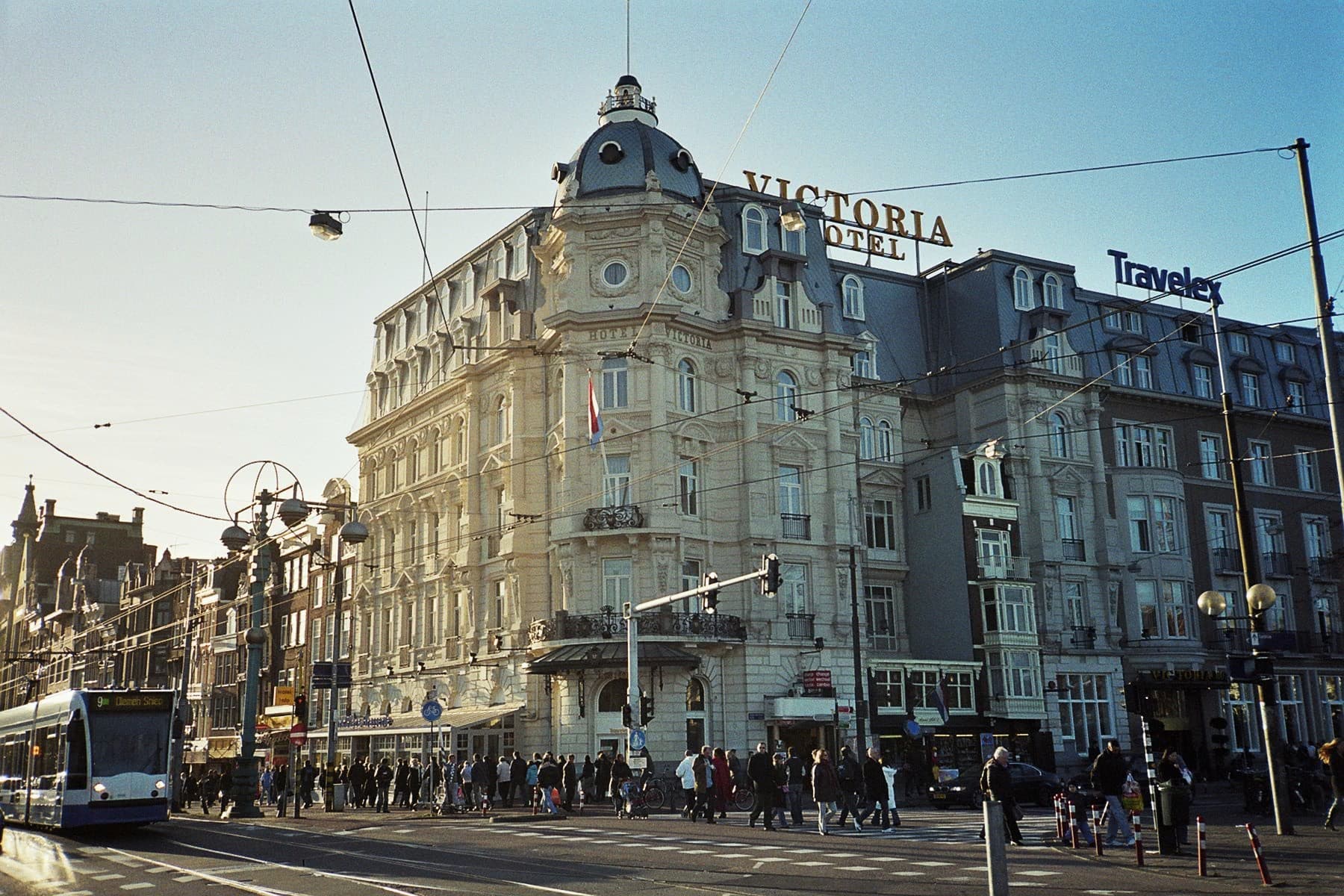 Park Plaza Victoria Amsterdam (via Wikimedia Commons, CC BY-SA 3.0)