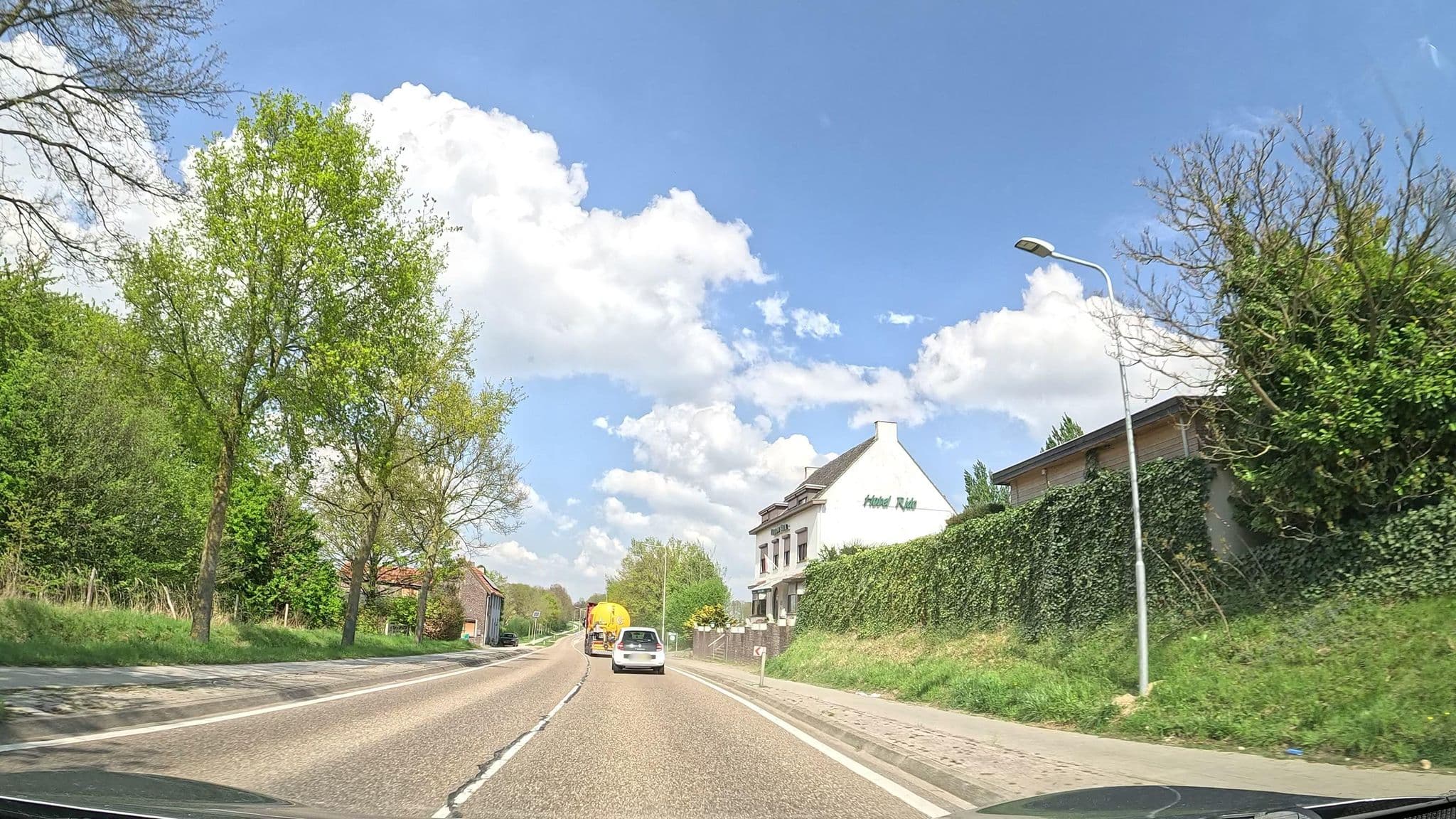 Street view near Hotel Rido, Hulsberg — © thewizard (CC BY-SA · Mapillary)