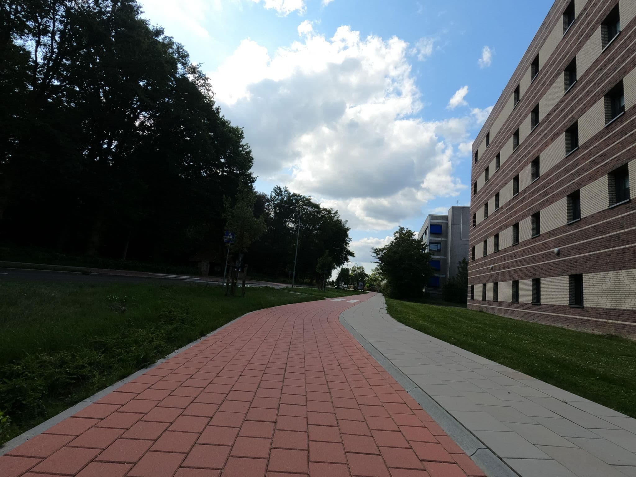 Street view near Ibis budget, Kerensheide — © hektor1989 (CC BY-SA · Mapillary)