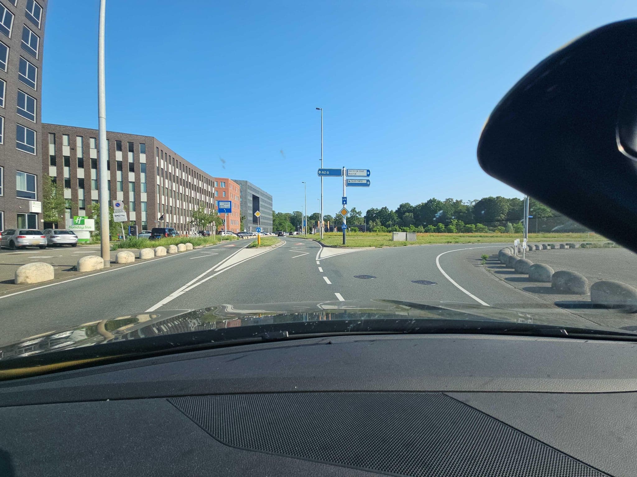 Street view near Holiday Inn Eindhoven Airport, Meerhoven — © toho (CC BY-SA · Mapillary)