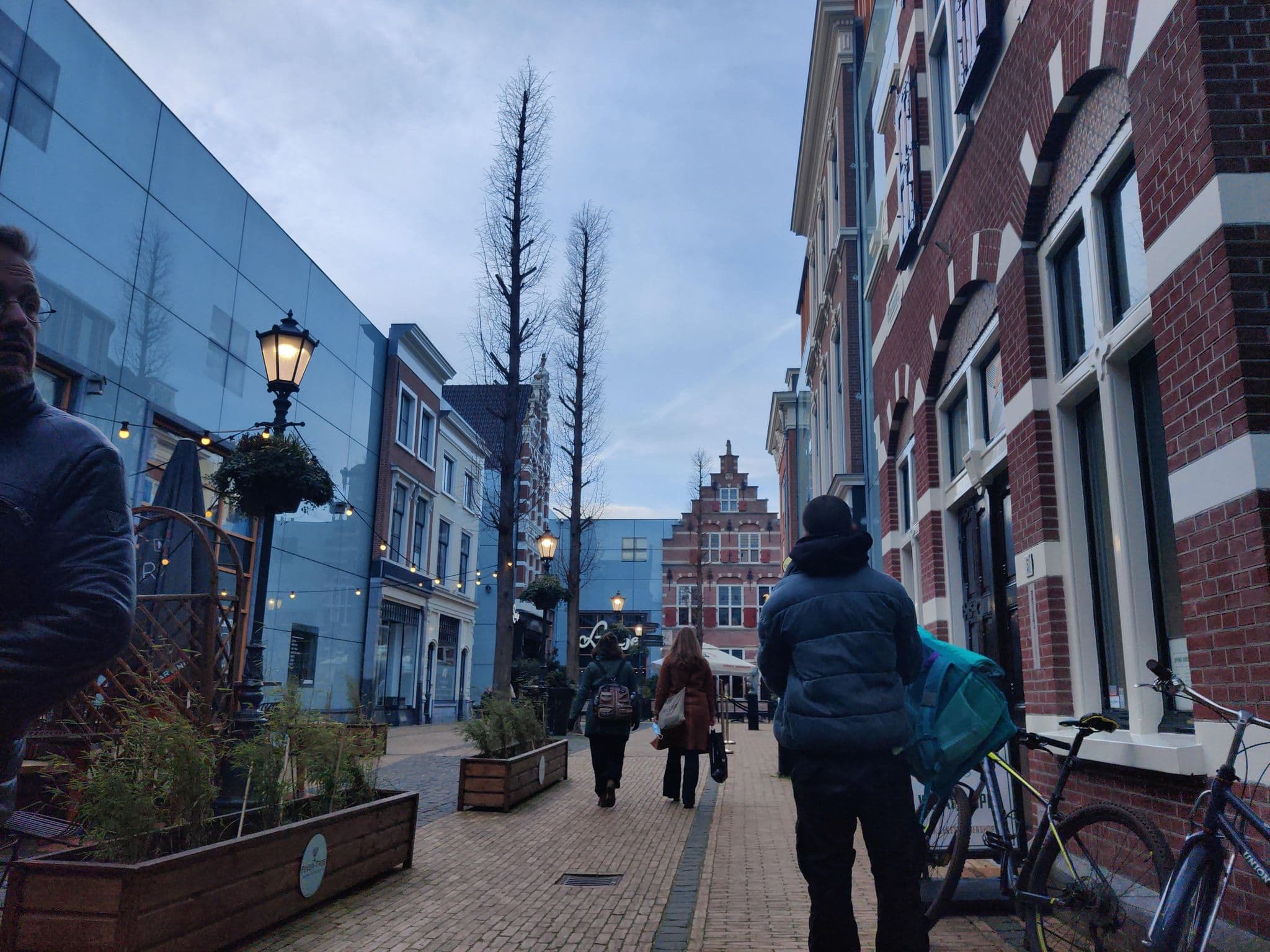 Street view near De Lola podshotel, The Hague — © tumblecow (CC BY-SA · Mapillary)