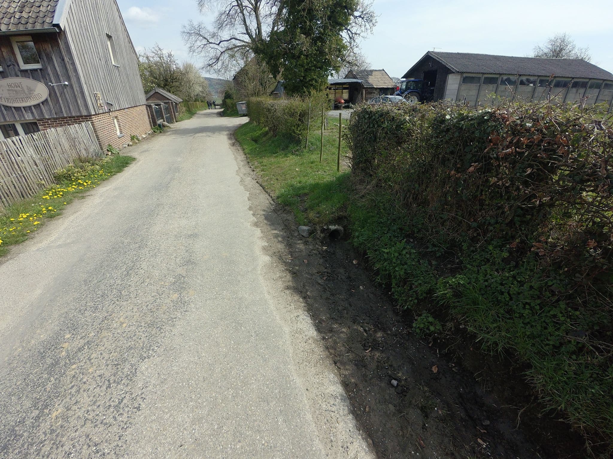 Street view near Hoeve de Vrijheerlijkheid, Mechelen — © madel (CC BY-SA · Mapillary)